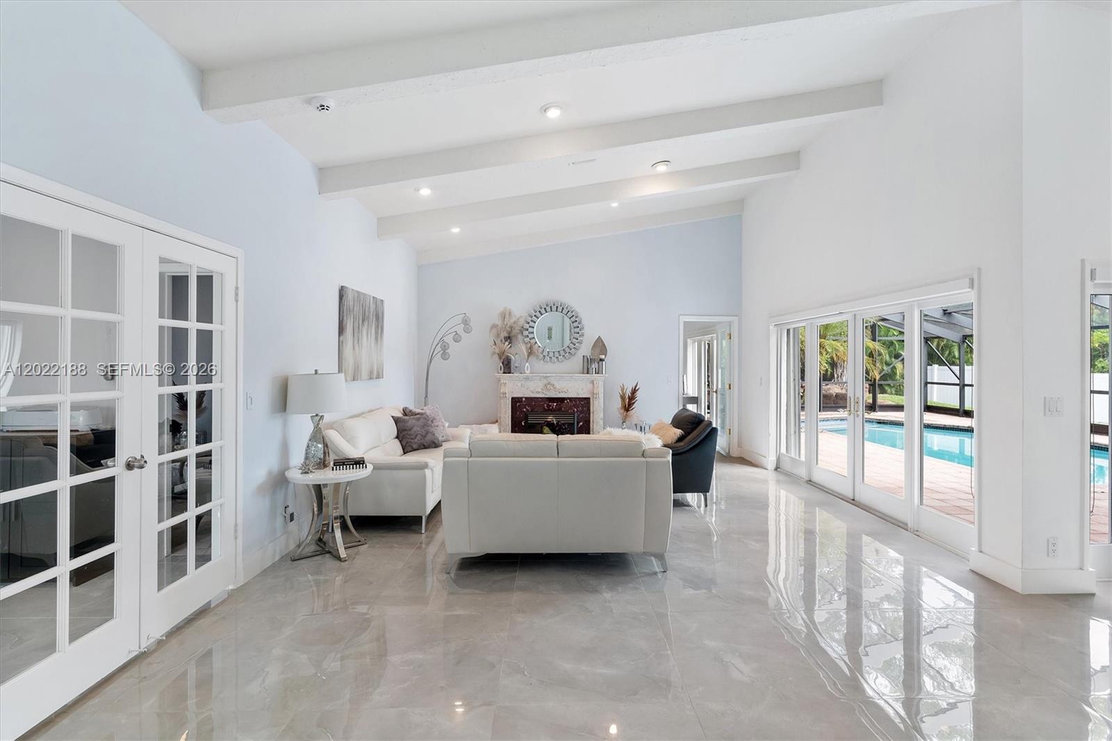 JACARANDA VILLAS - Residential