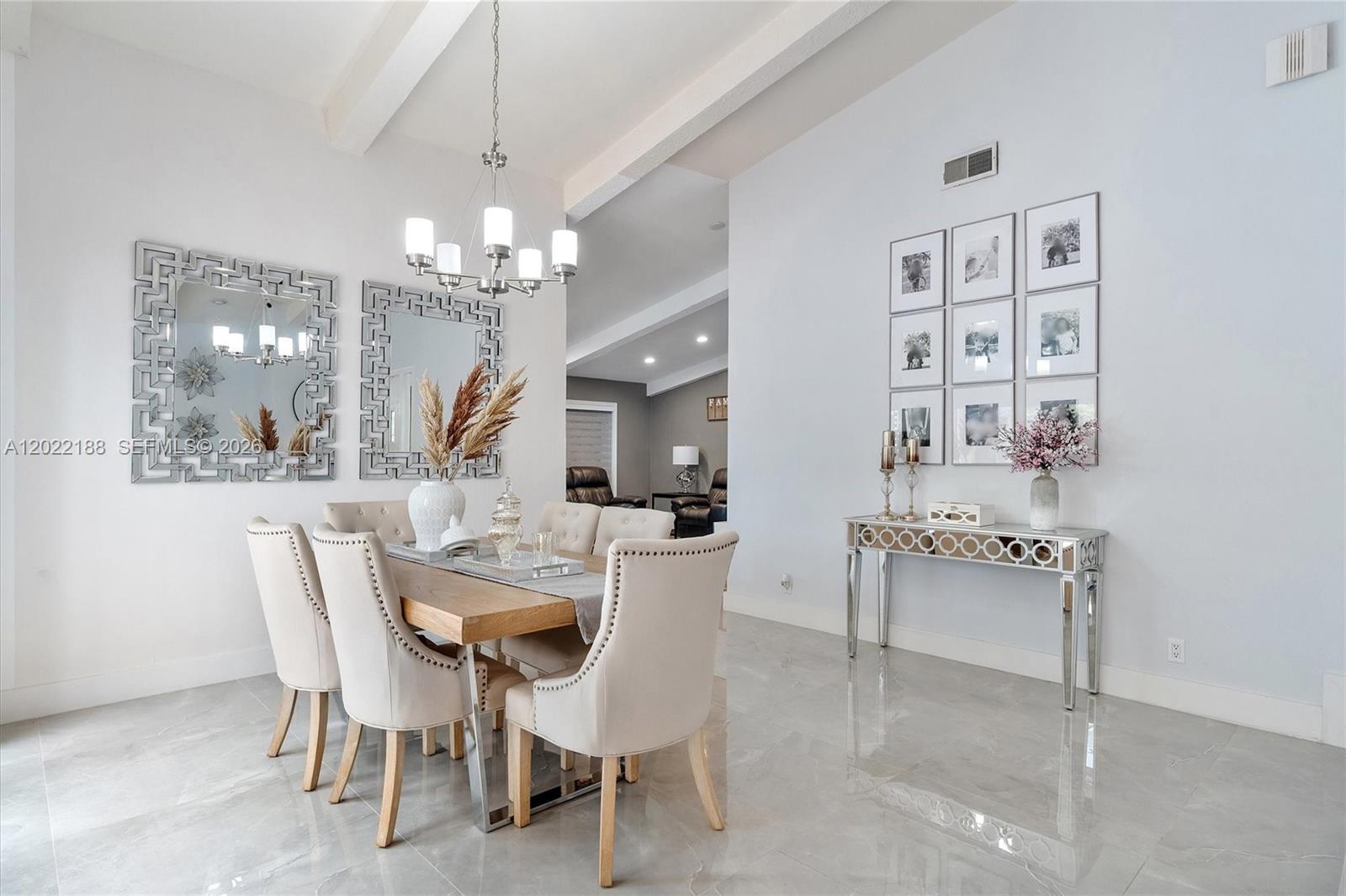 JACARANDA VILLAS - Residential