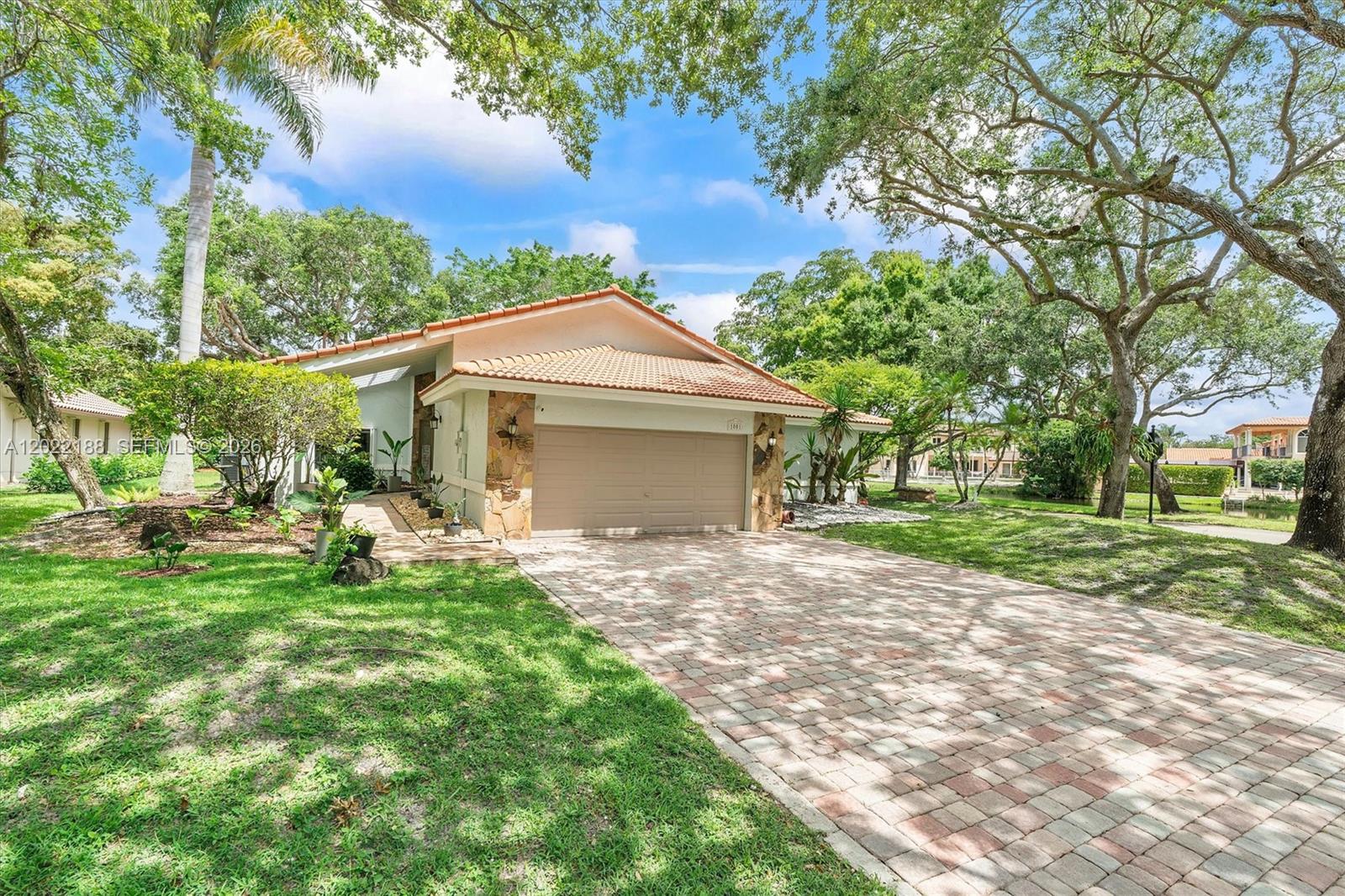 JACARANDA VILLAS - Residential