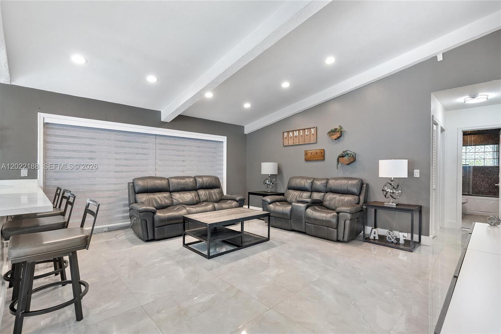 JACARANDA VILLAS - Residential