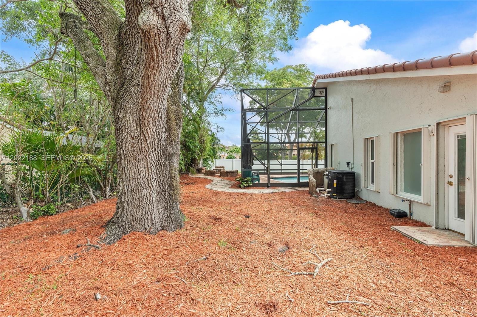 JACARANDA VILLAS - Residential