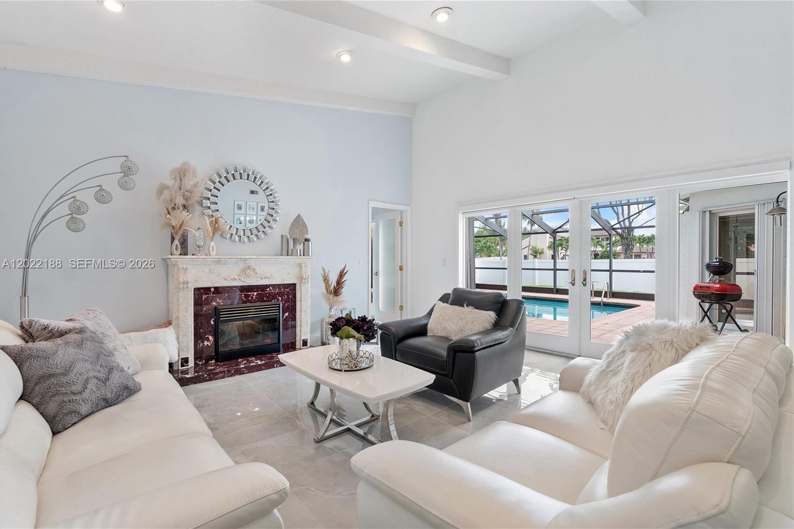 JACARANDA VILLAS - Residential