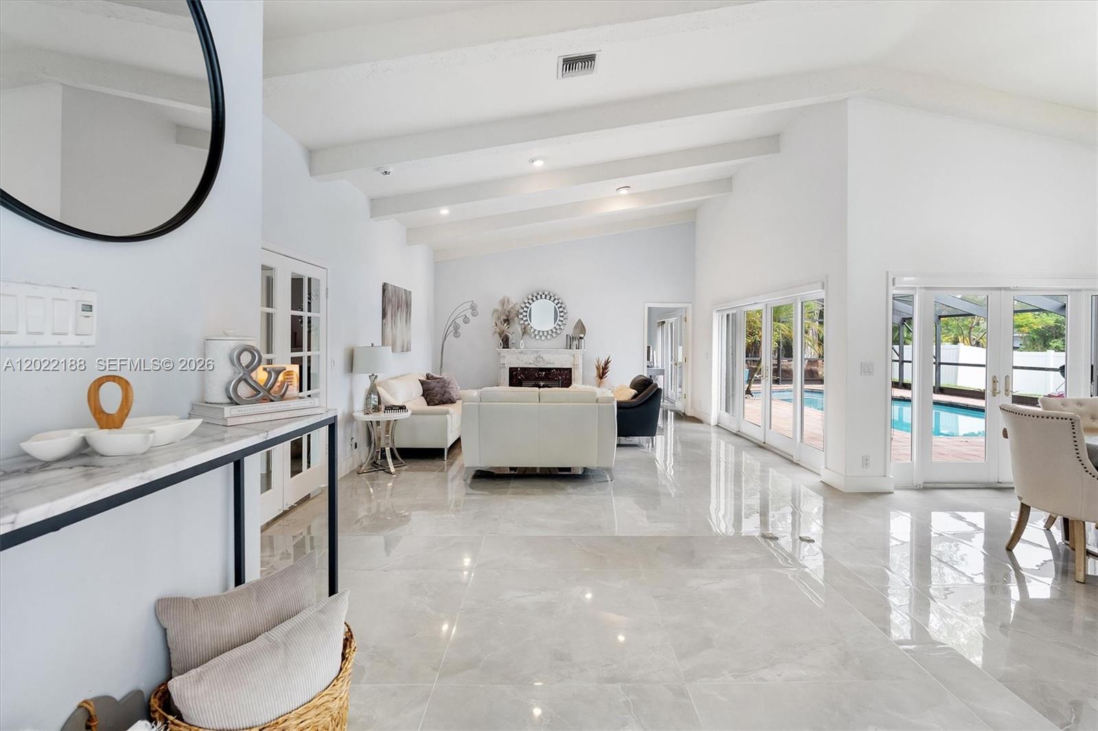 JACARANDA VILLAS - Residential