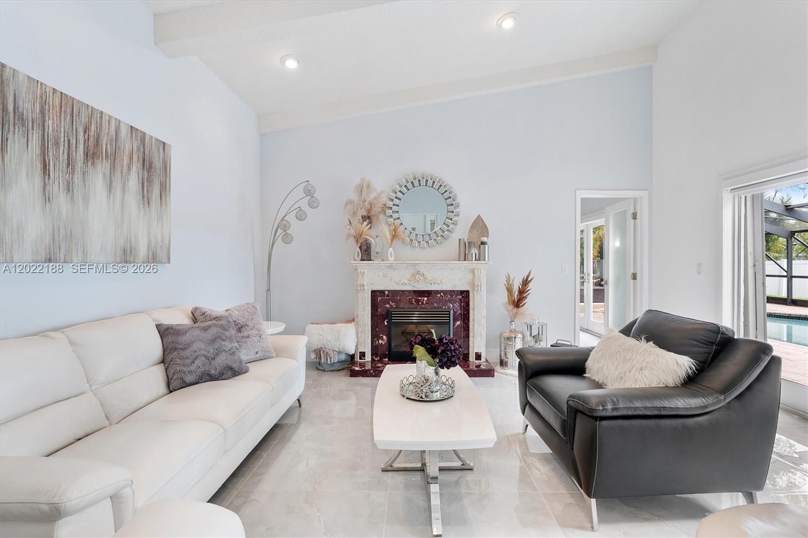 JACARANDA VILLAS - Residential