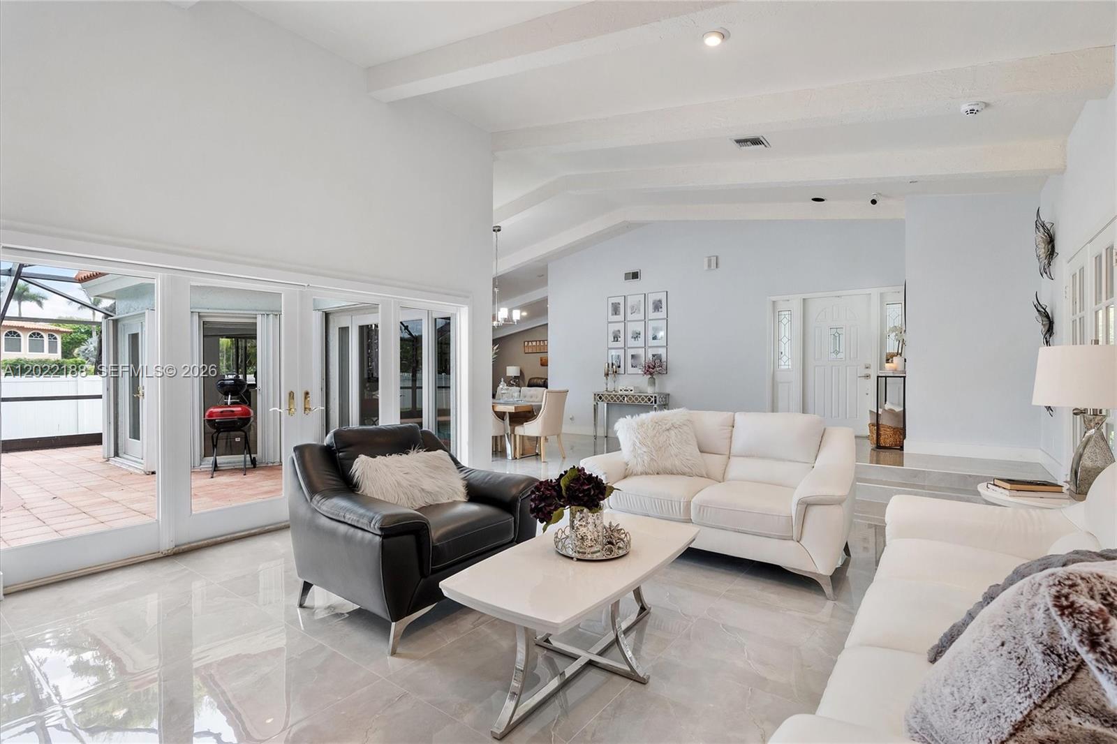 JACARANDA VILLAS - Residential