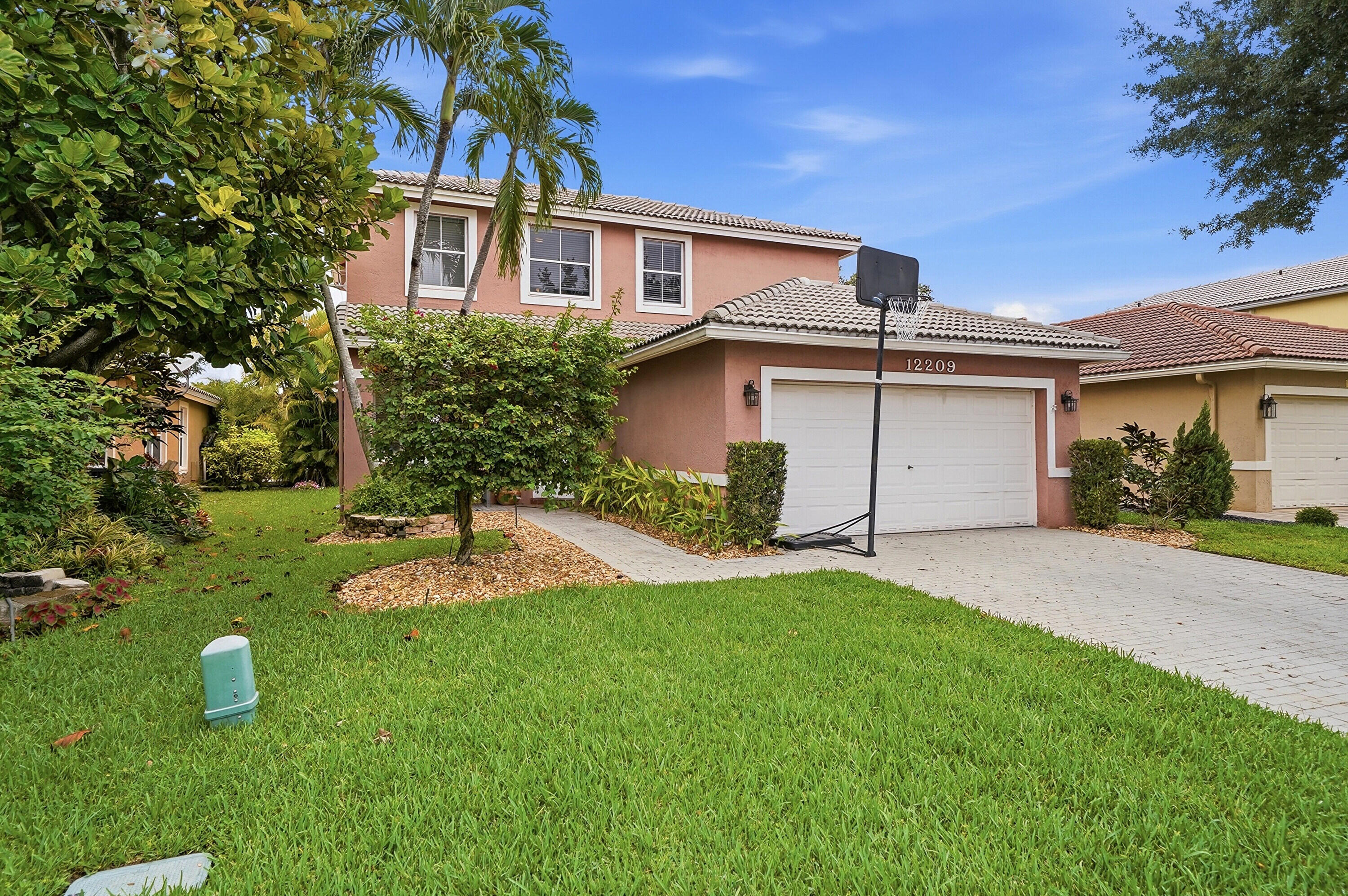 WYNDHAM LAKES - Residential