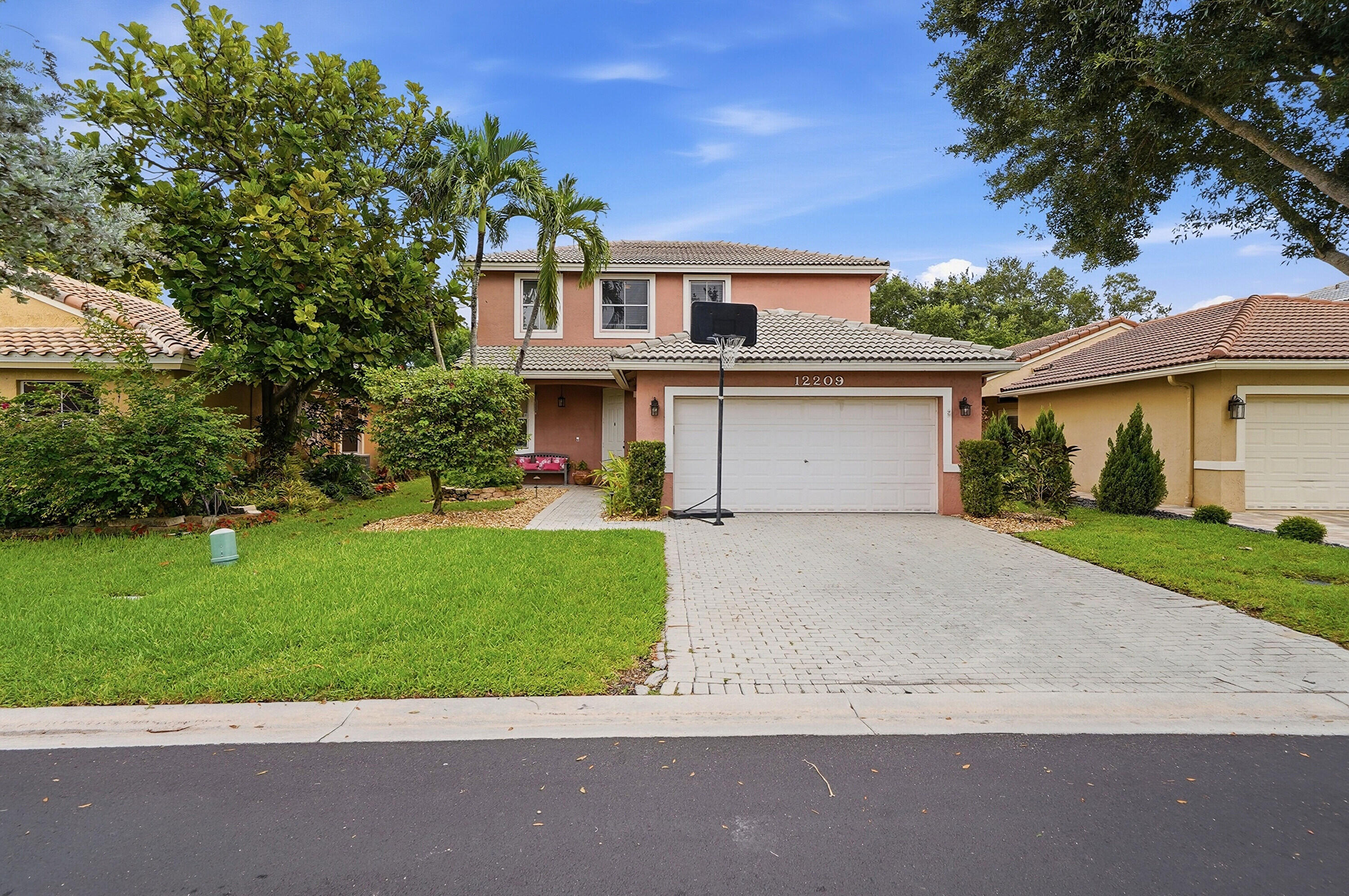 WYNDHAM LAKES - Residential