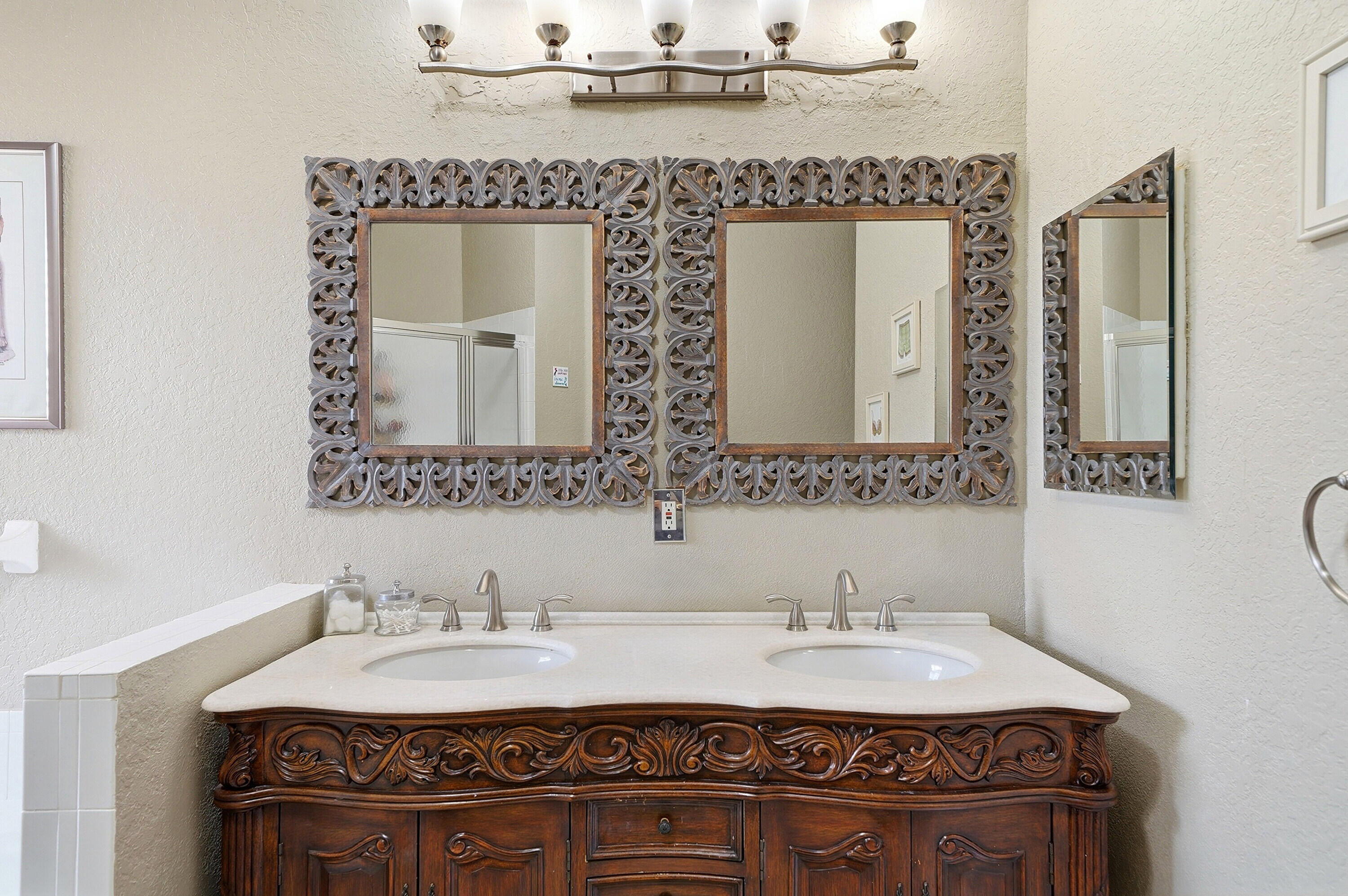WYNDHAM LAKES - Residential