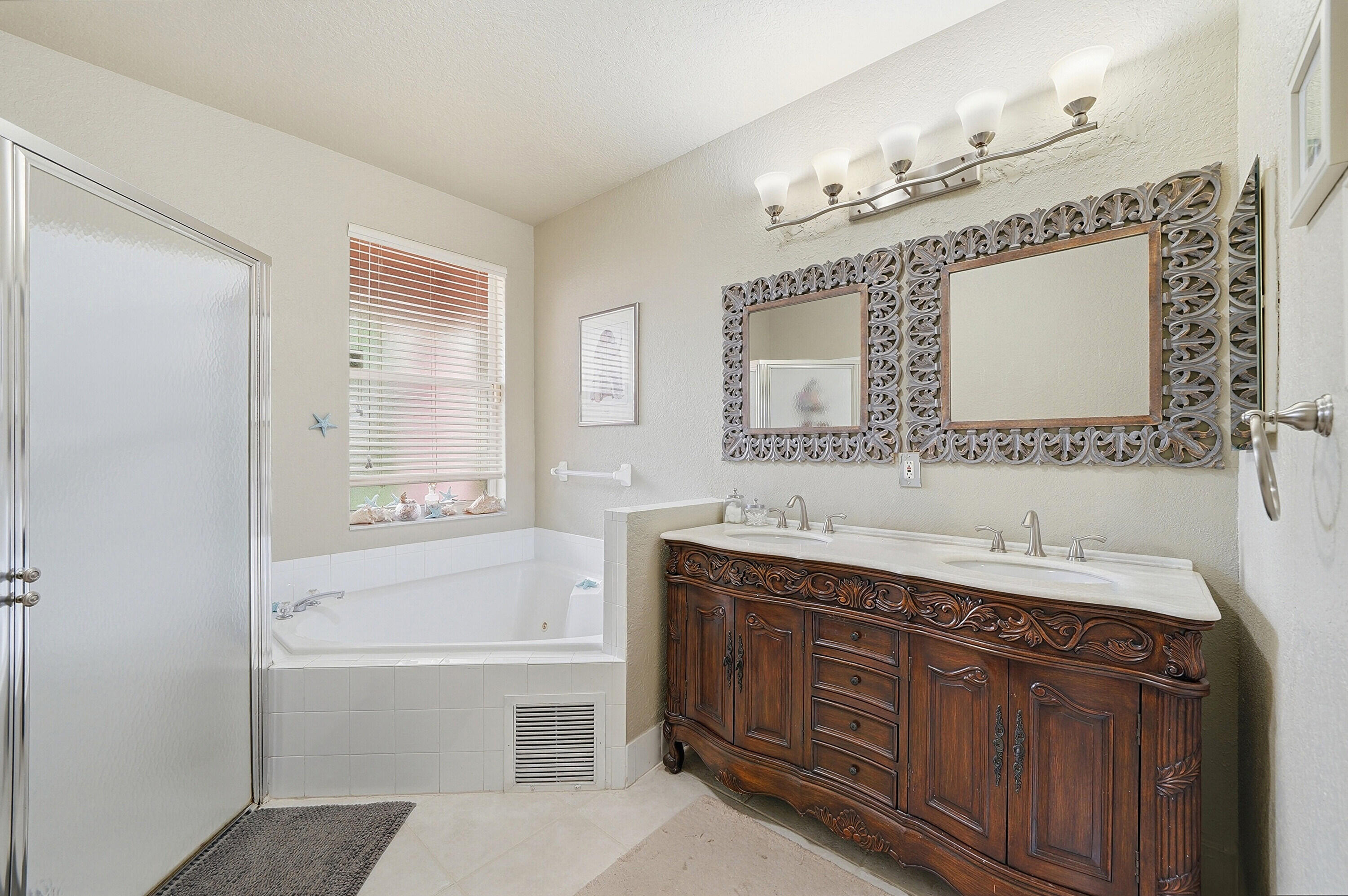 WYNDHAM LAKES - Residential