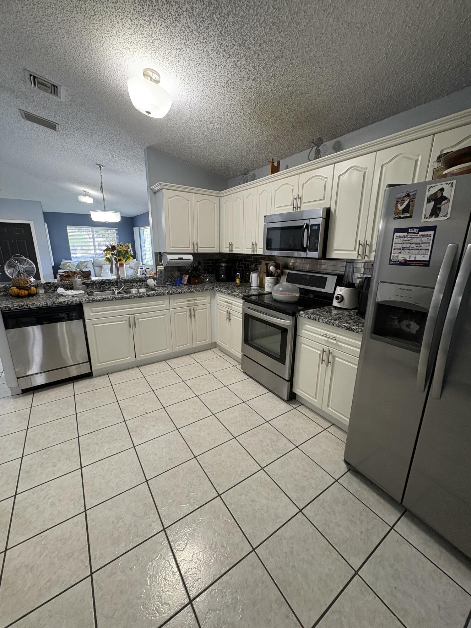 CHAPEL TRAIL II - Residential Lease