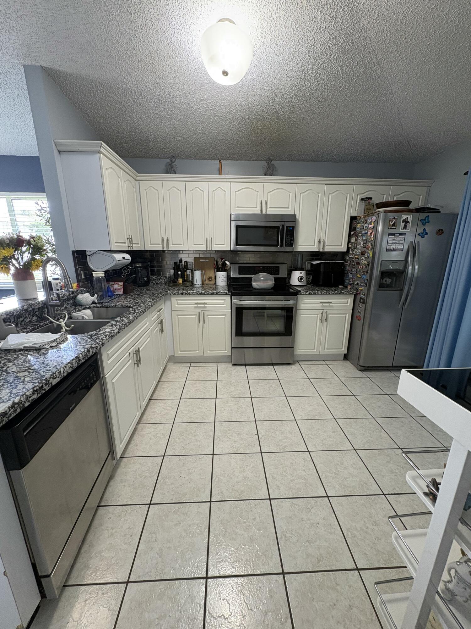 CHAPEL TRAIL II - Residential Lease
