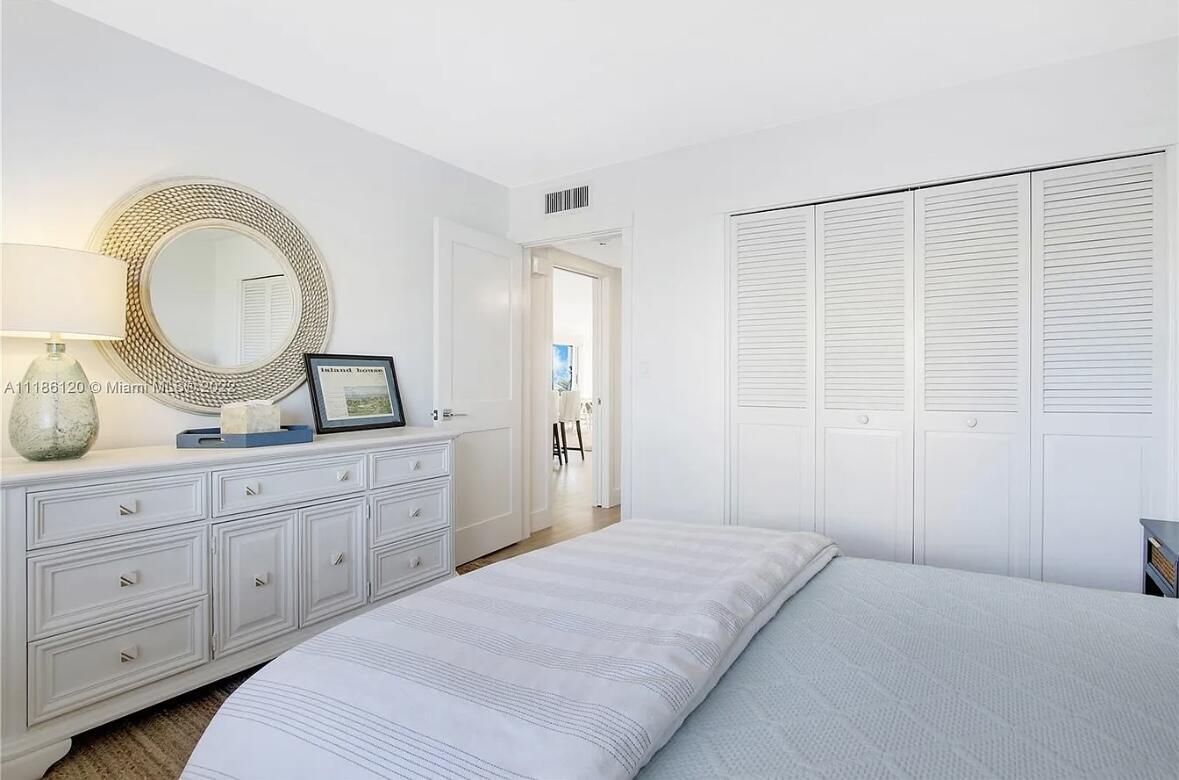 ISLAND HOUSE NORTHEAST CONDO APTS - Residential Lease