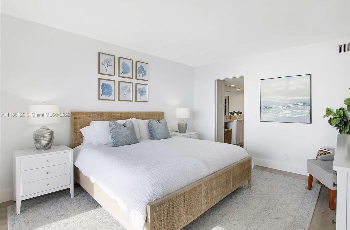 ISLAND HOUSE NORTHEAST CONDO APTS - Residential Lease