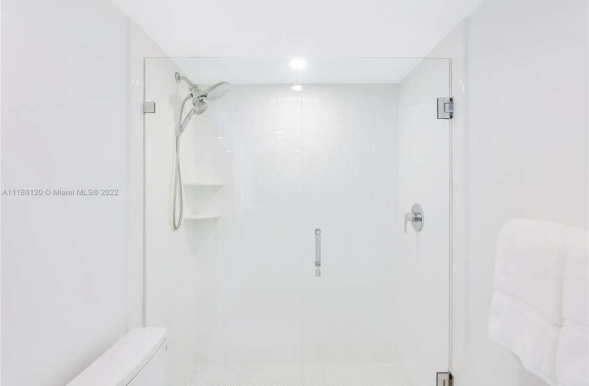ISLAND HOUSE NORTHEAST CONDO APTS - Residential Lease
