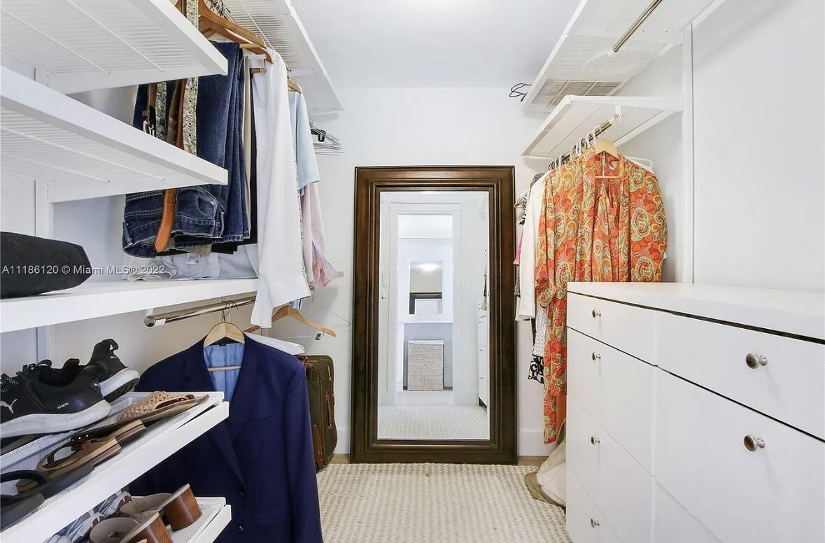 ISLAND HOUSE NORTHEAST CONDO APTS - Residential Lease