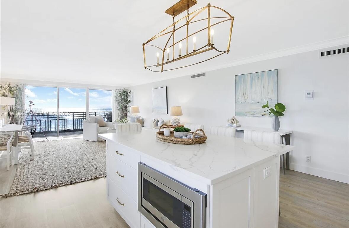 ISLAND HOUSE NORTHEAST CONDO APTS - Residential Lease