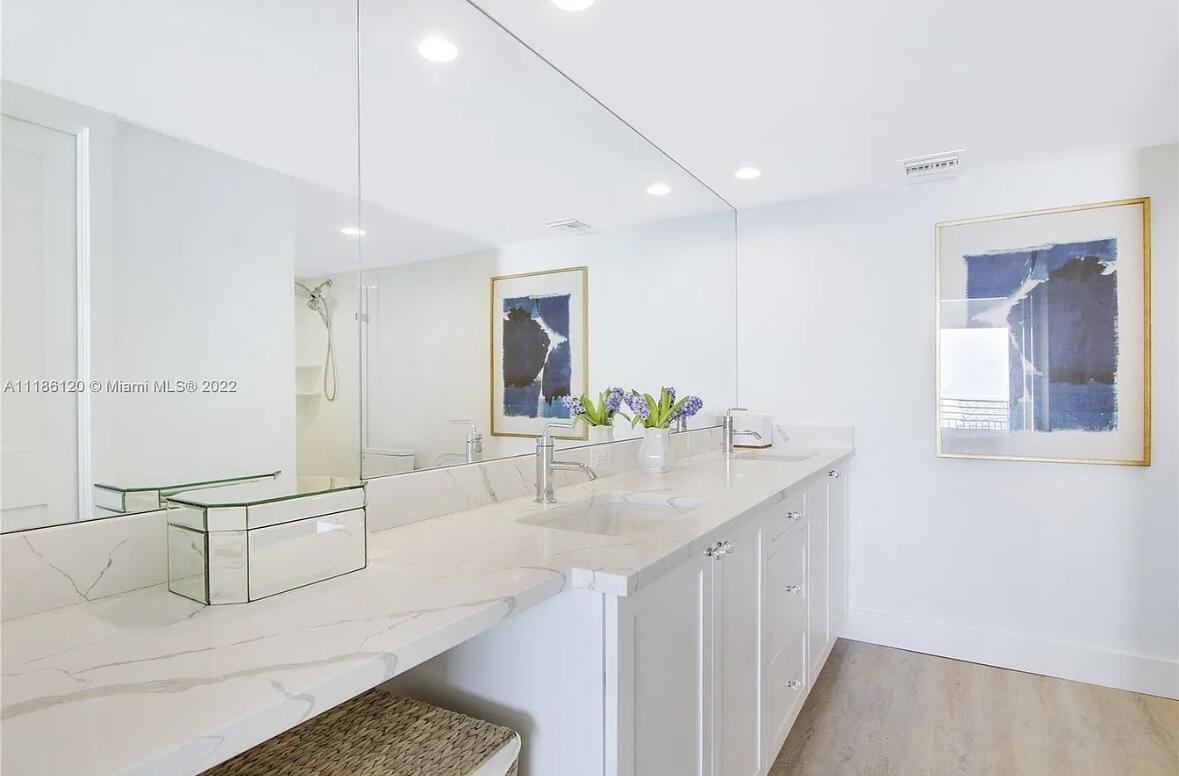 ISLAND HOUSE NORTHEAST CONDO APTS - Residential Lease