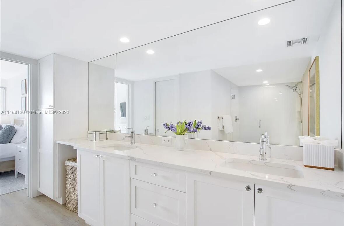 ISLAND HOUSE NORTHEAST CONDO APTS - Residential Lease