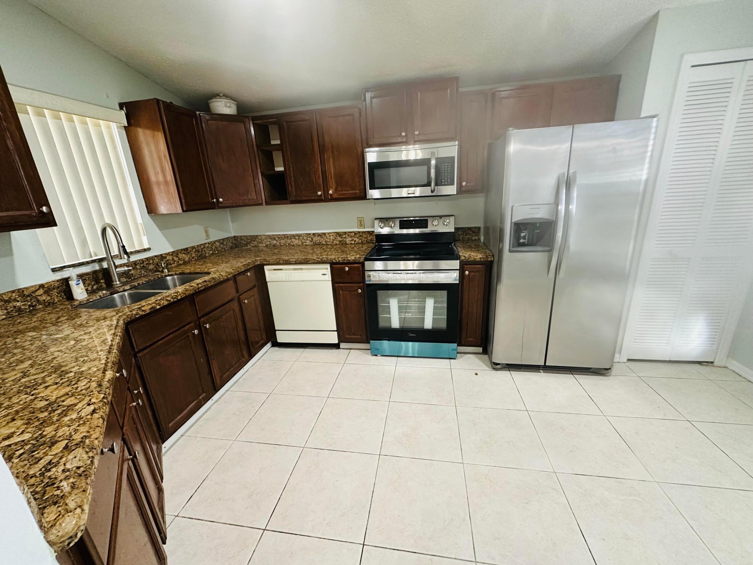 FOXHALL PH 1 - Residential Lease