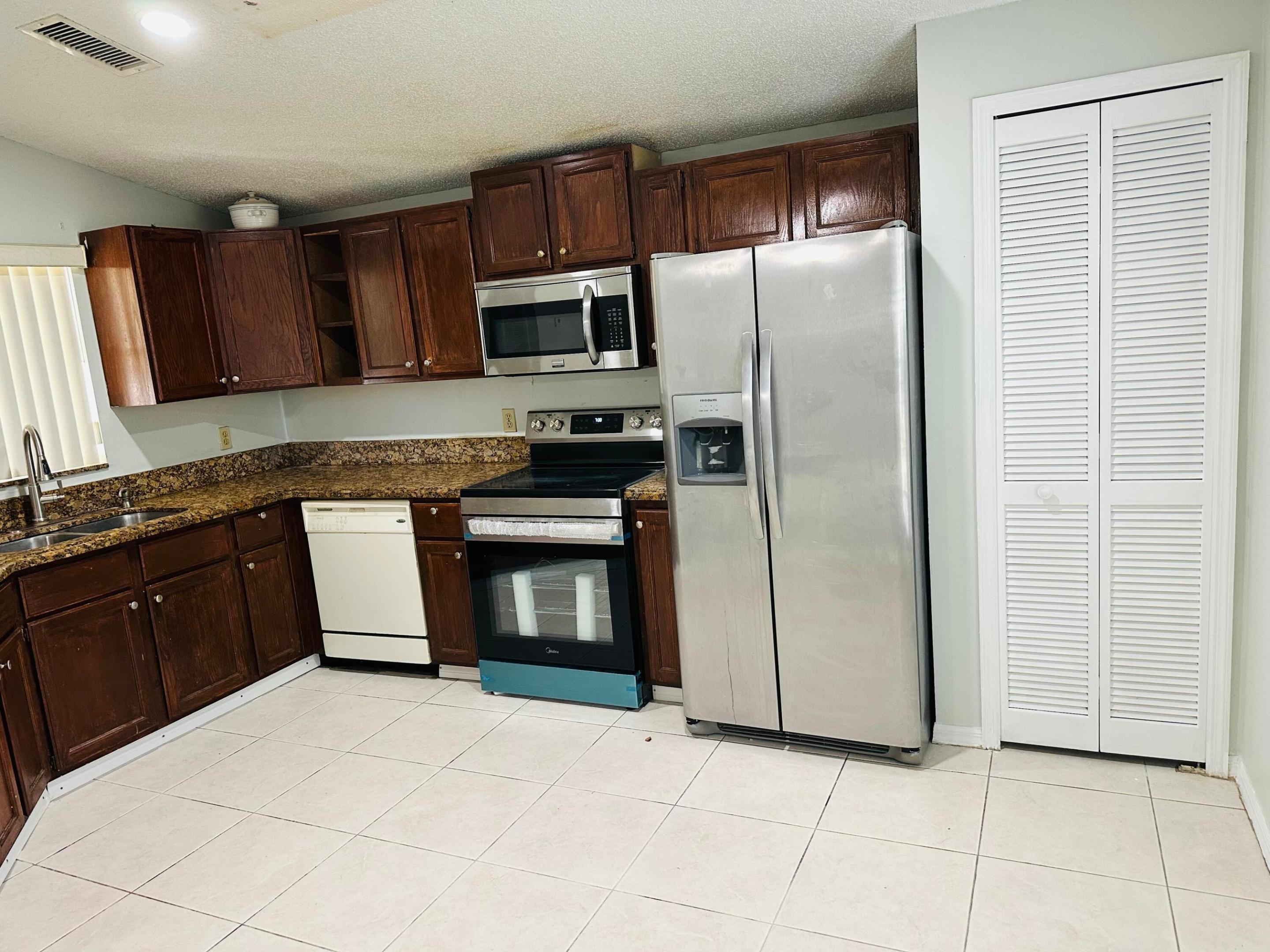 FOXHALL PH 1 - Residential Lease