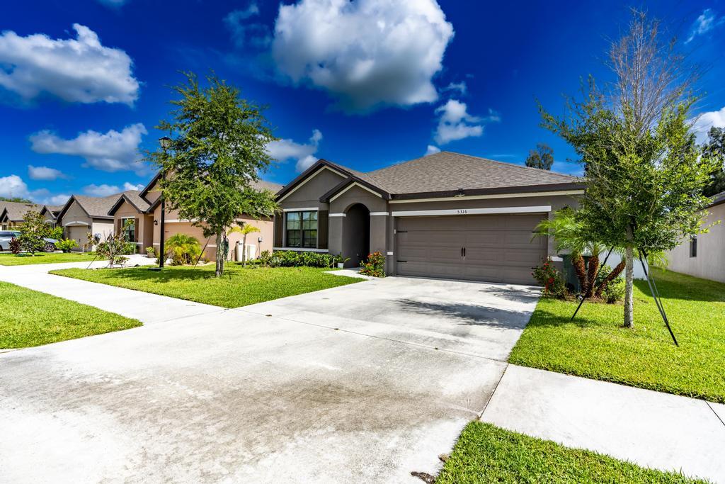 CELEBRATION POINTE - Residential
