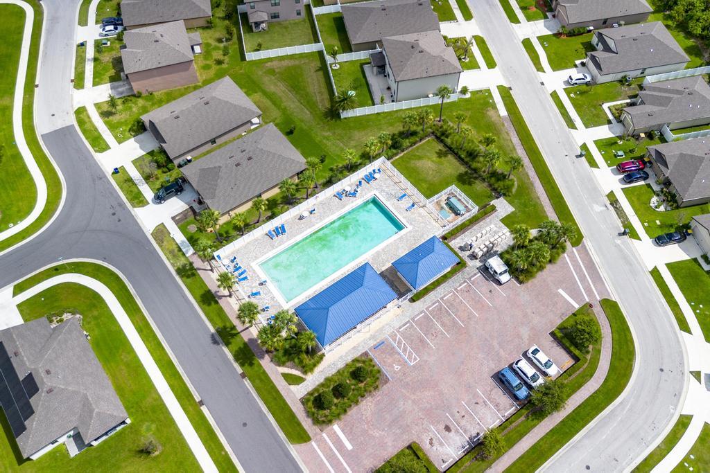 CELEBRATION POINTE - Residential