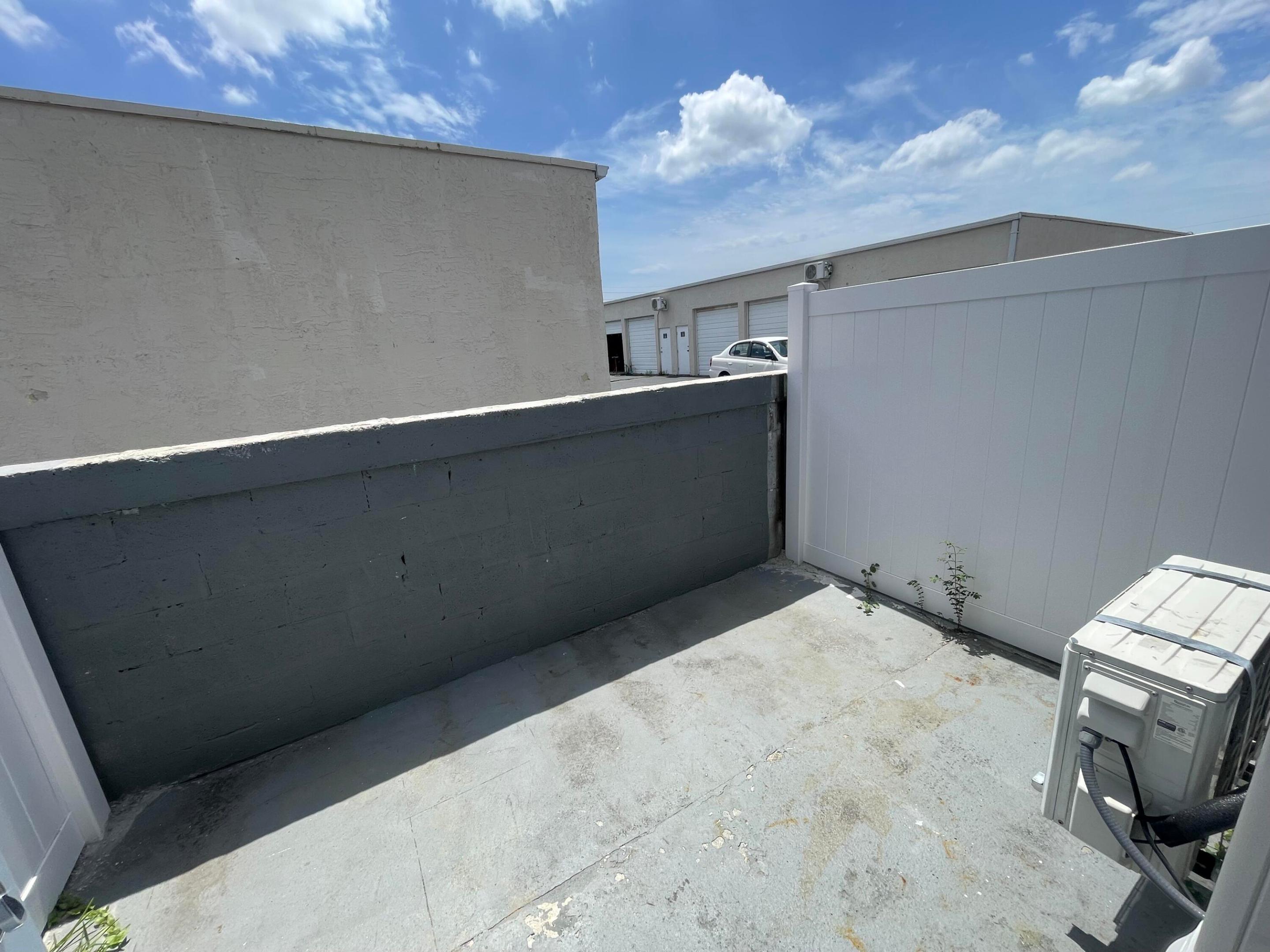 LAUDERDALE - Residential Lease