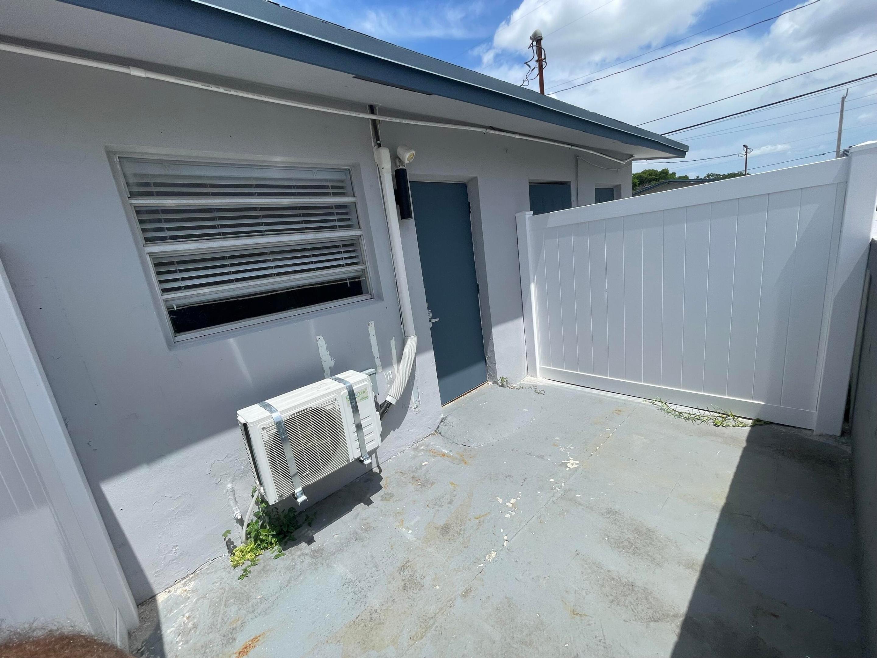 LAUDERDALE - Residential Lease