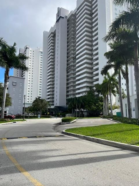 Hidden paradise with upcoming location in Turnbery area. This condo offer a large  2 bedroom with 3 full bathrooms, same same as the 3 bedrooms.  Open kitchen with panoramic views from a large new balcony. This condo has washer and drier and a laundry room, Jacuzzi tub, all impact glass windows, granite counter tops, stainless steel appliances.  High speed internet and TV cable with lots of premium channel included. The building has a variety of amenities like, 24 hours security, concierge, Luxe automatic package services, outdoor pool, state of the art GYM, club house, Tennis court, children playground, valet parking and covered garage. Garage assigned parking for one vehicle is included. Easy to show, let's make a deal!