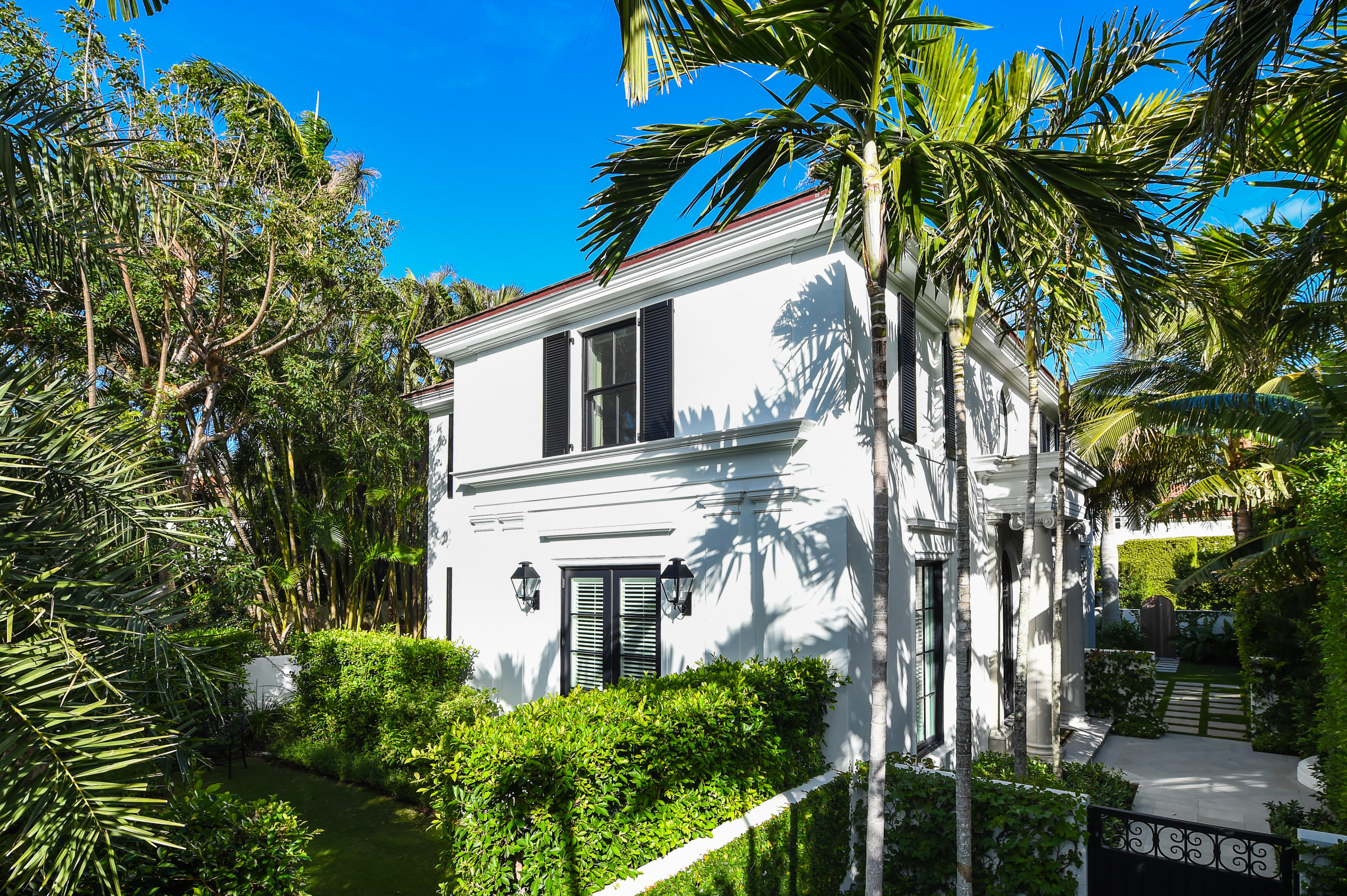 Custom built (2016) stunning 4 BR/4.5 BA with high ceilings and an open floorplan designed by Bridges, Marsh & Associates. Features include: Top of the line finishes, wide plank hardwood floors, marble kitchen/baths, Wolf/Sub Zero appliances, Control4 system, beautiful outdoor gardens and fountain, generator, and deeded beach access.
