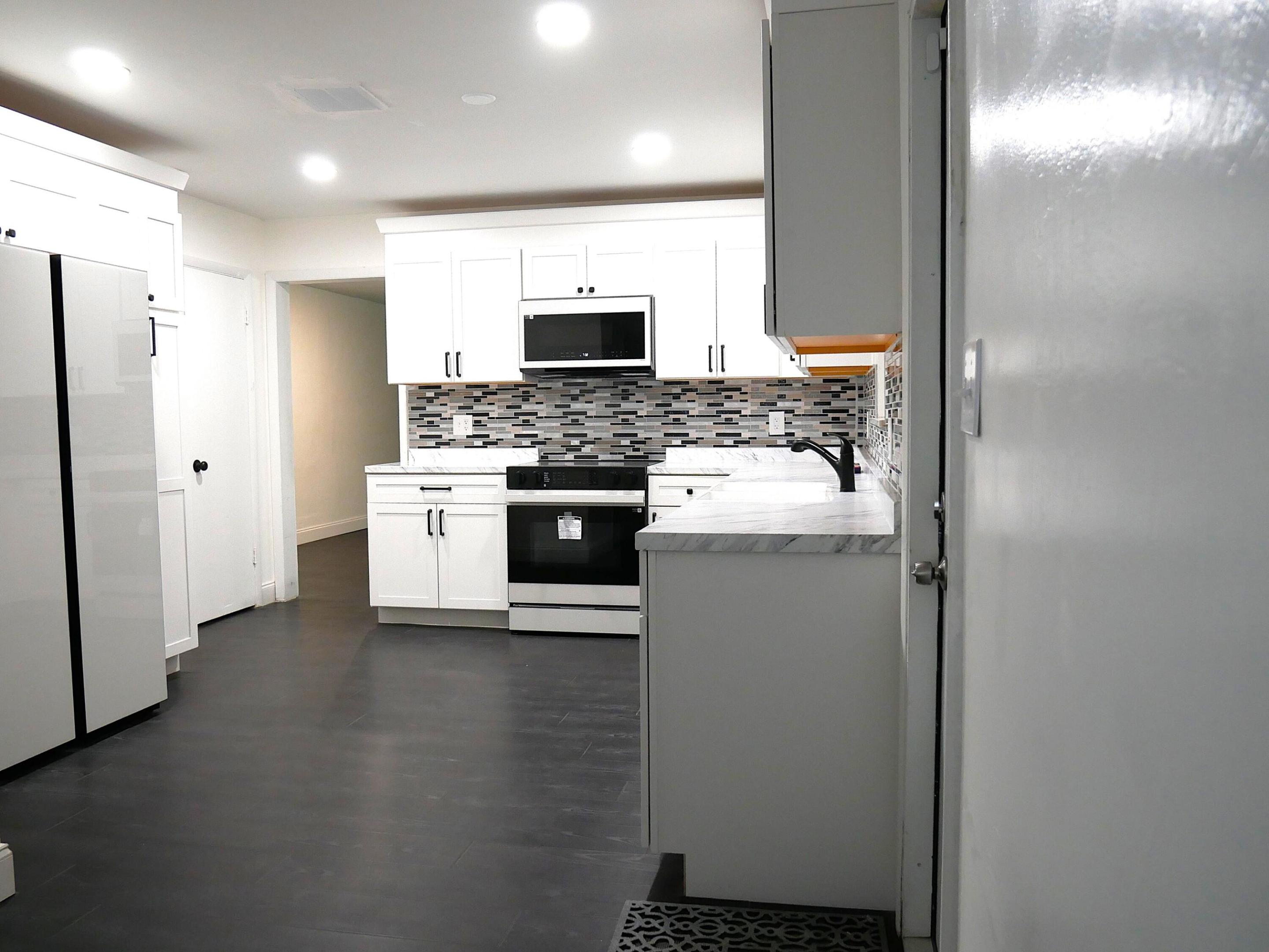 LAUDERDALE LAKES GOLF ESTATES - Residential Lease