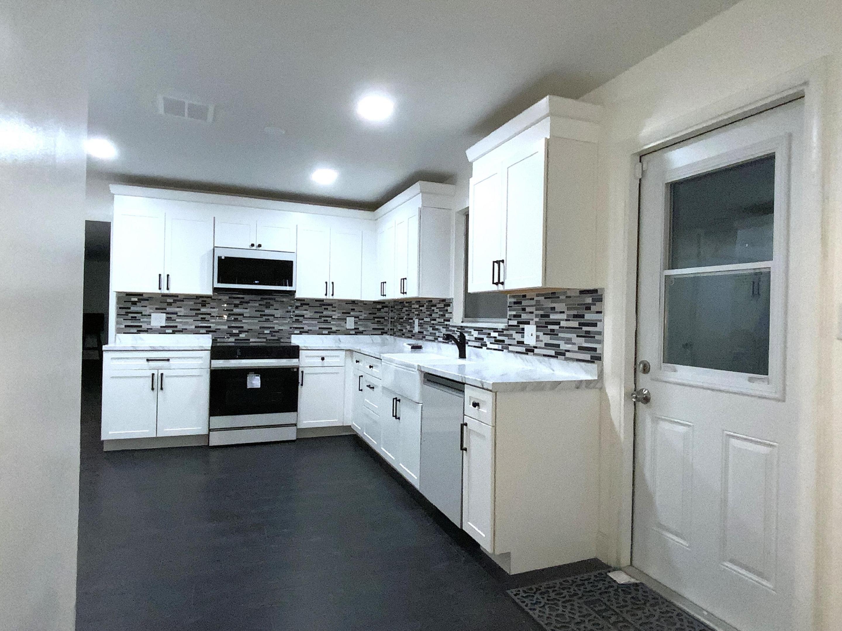 LAUDERDALE LAKES GOLF ESTATES - Residential Lease