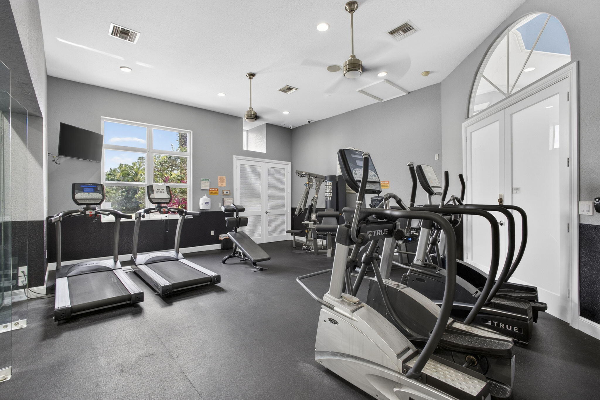 THOROUGHBRED LAKE ESTATES 1 - Residential