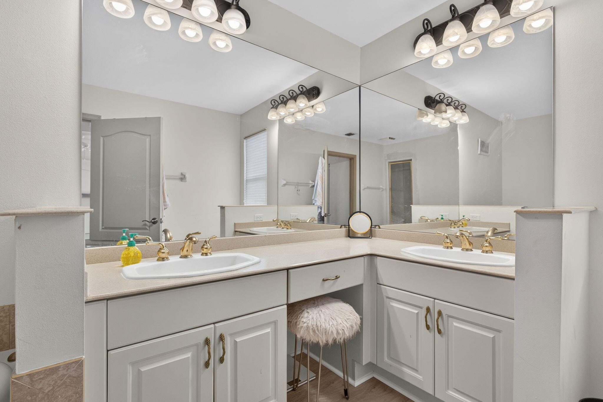 THOROUGHBRED LAKE ESTATES 1 - Residential