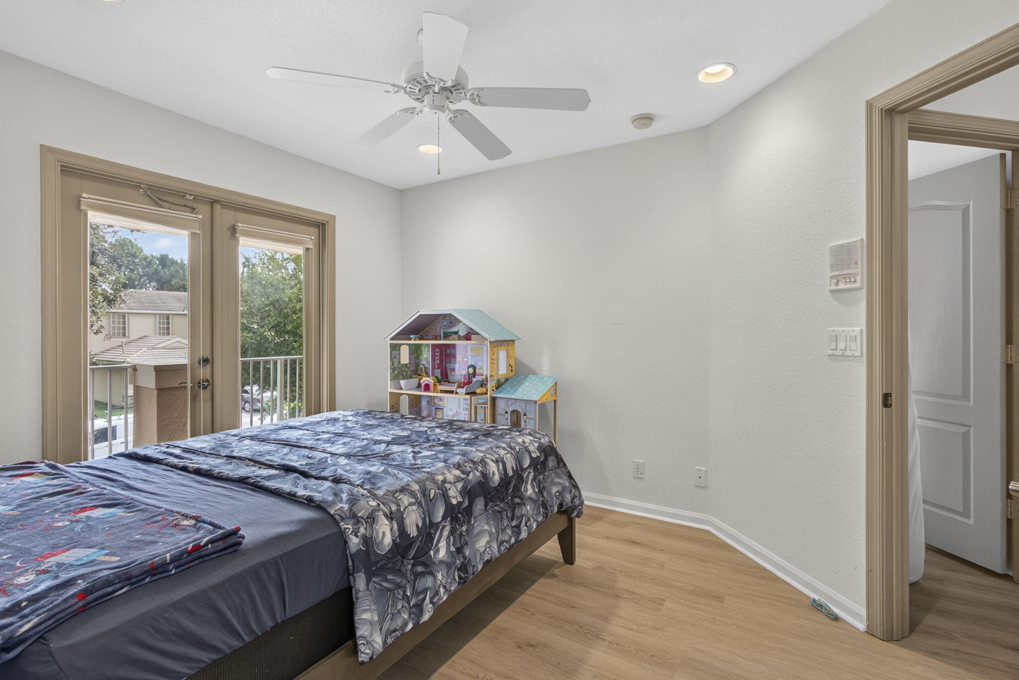 THOROUGHBRED LAKE ESTATES 1 - Residential