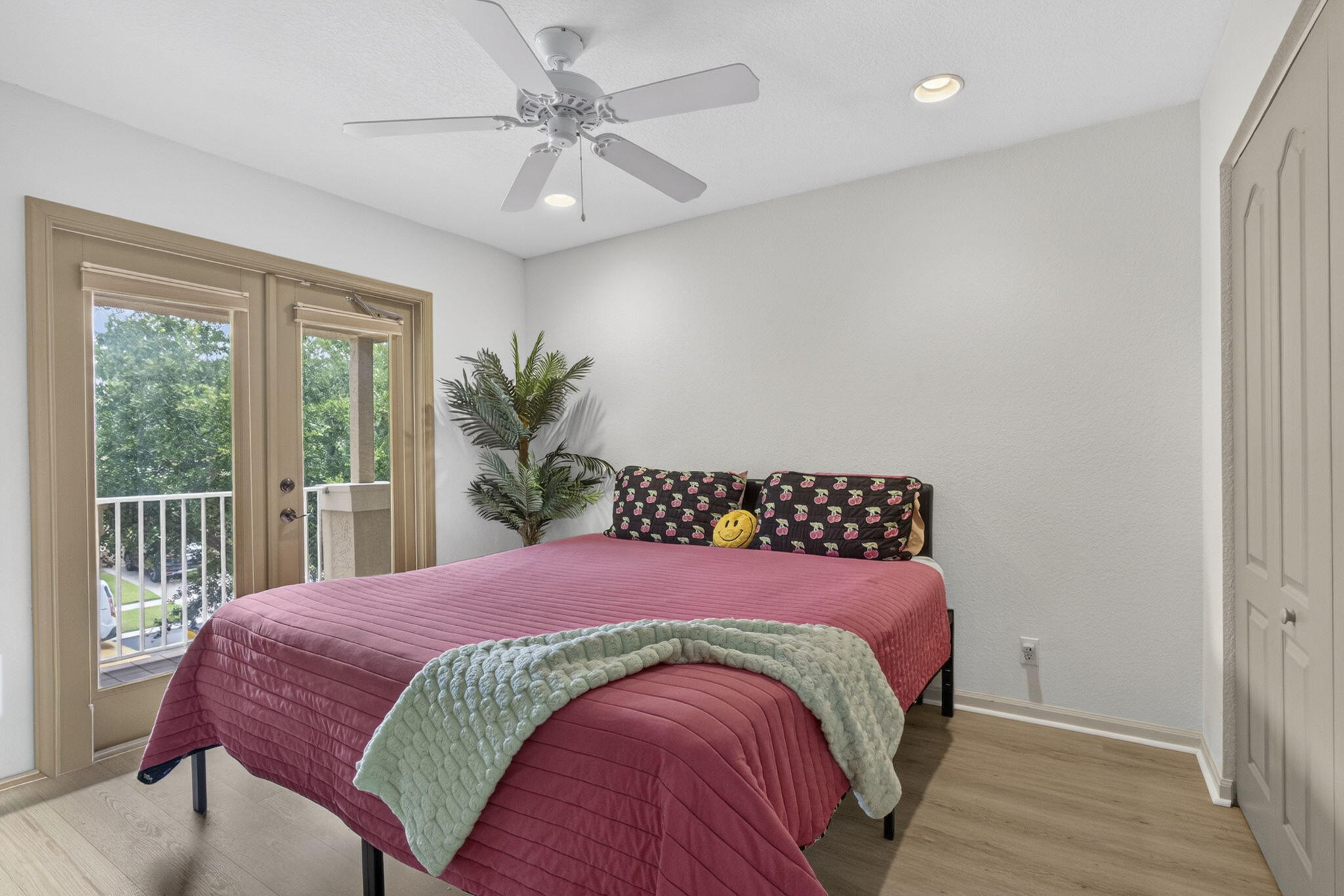 THOROUGHBRED LAKE ESTATES 1 - Residential