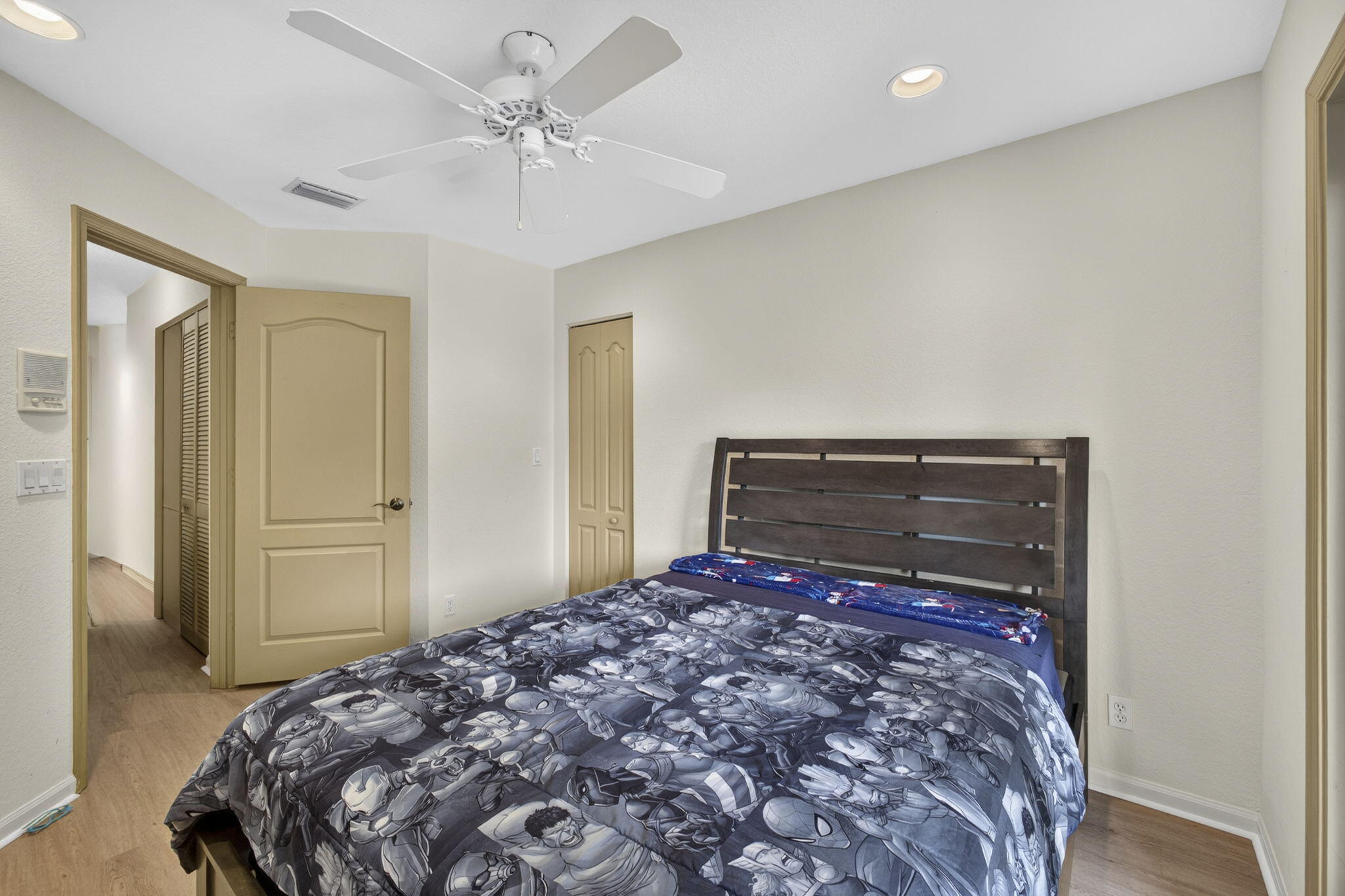 THOROUGHBRED LAKE ESTATES 1 - Residential