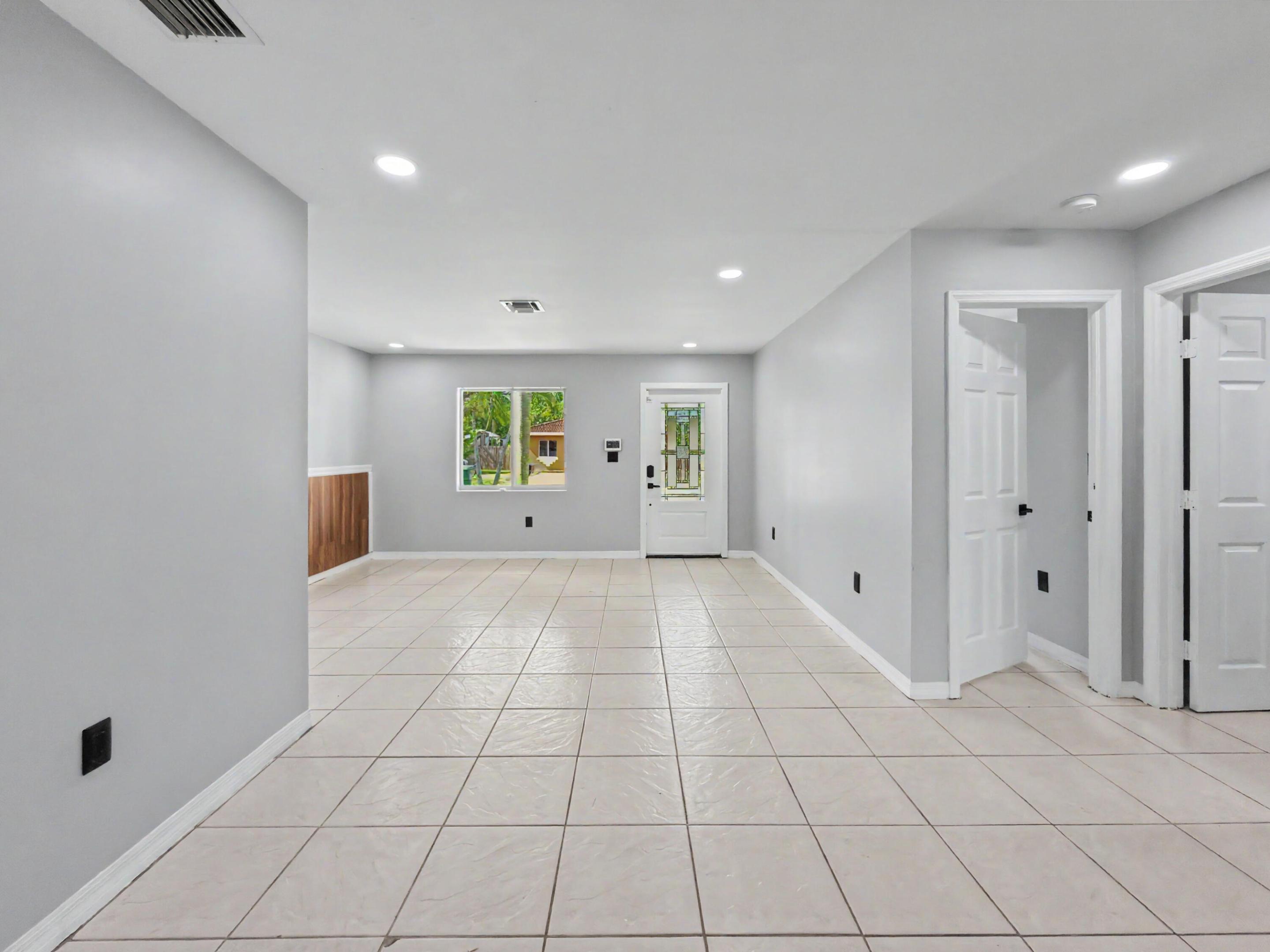 PRINCETON SQUARE SUB - Residential Lease