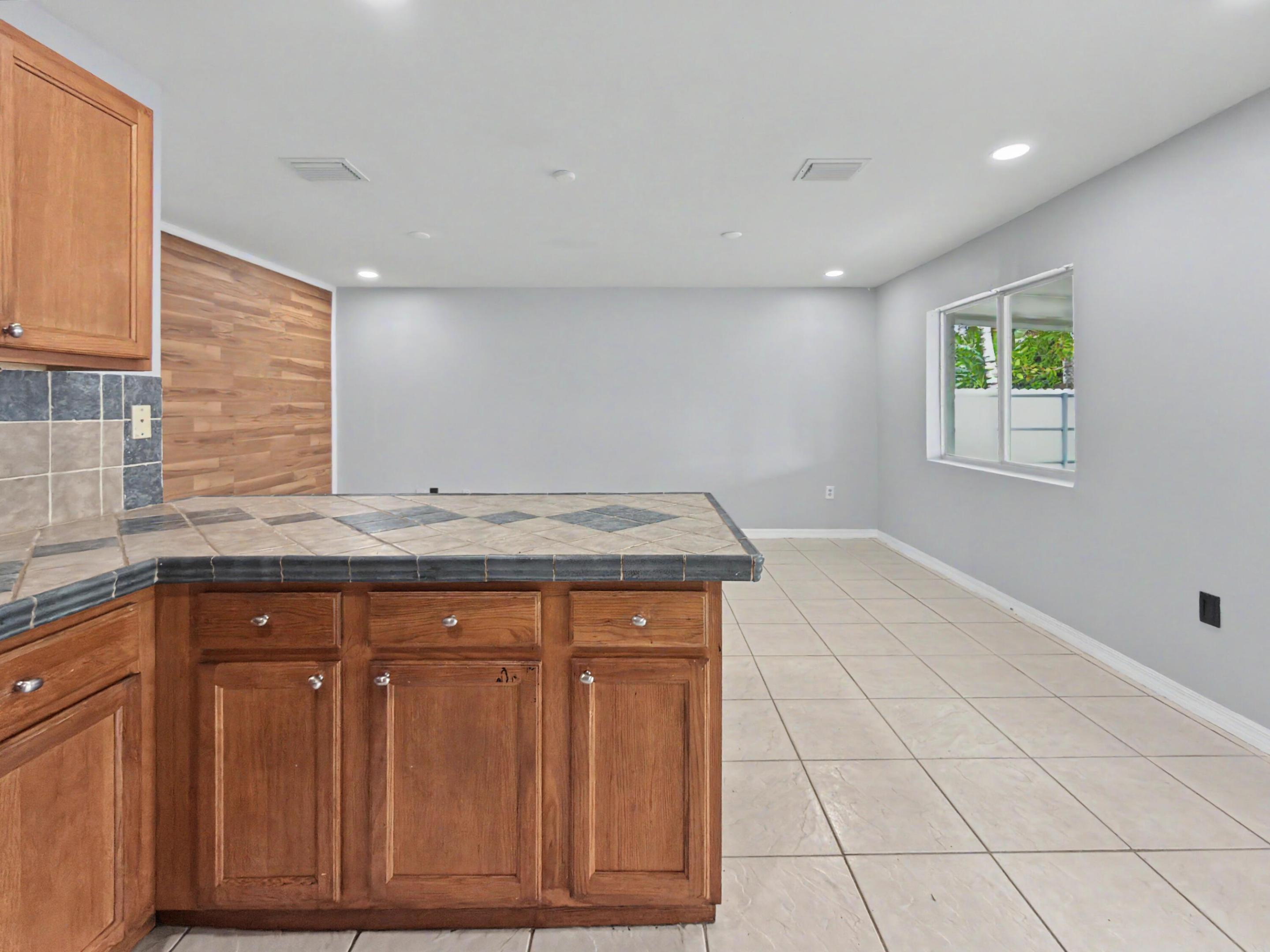 PRINCETON SQUARE SUB - Residential Lease