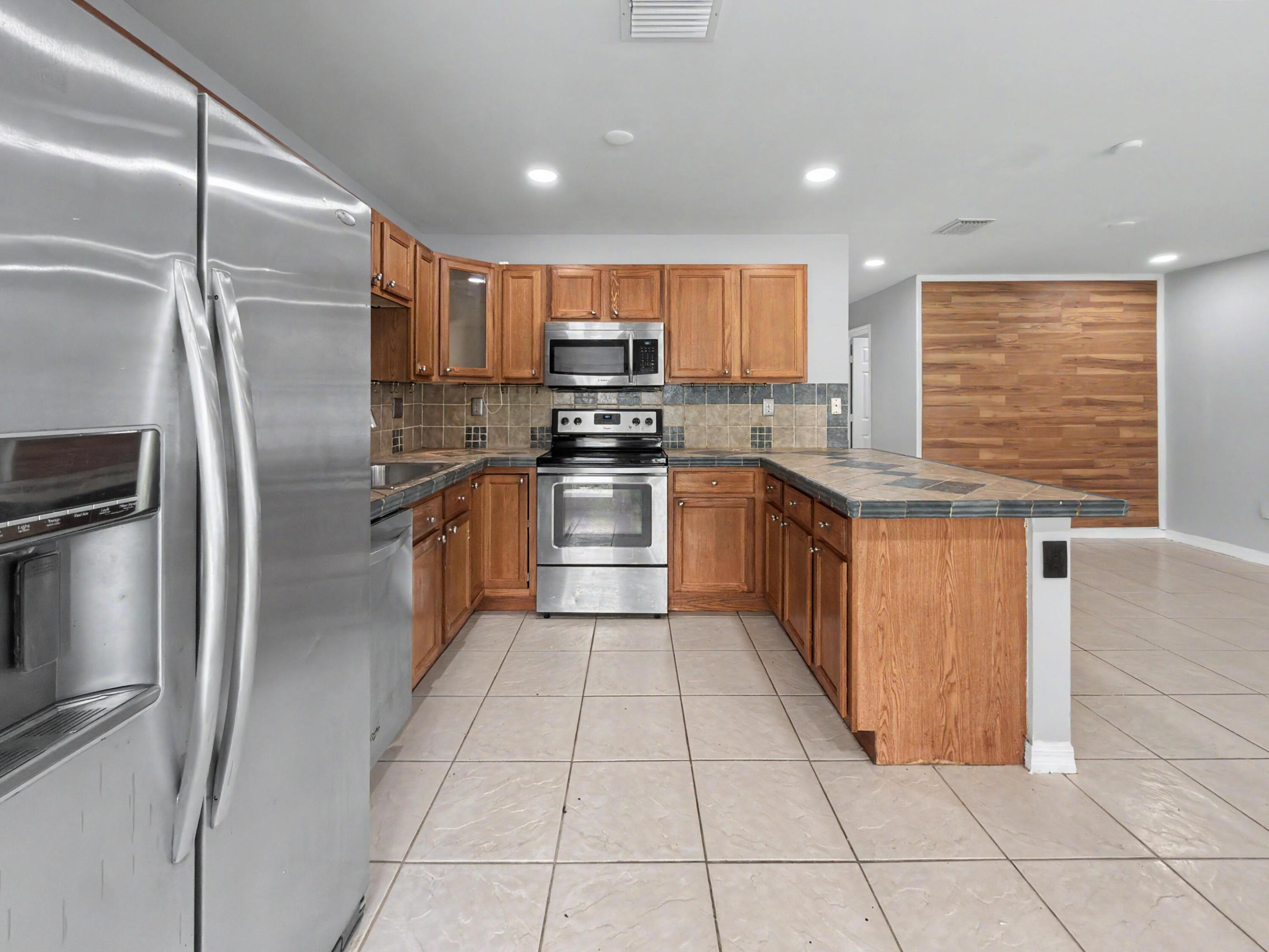 PRINCETON SQUARE SUB - Residential Lease