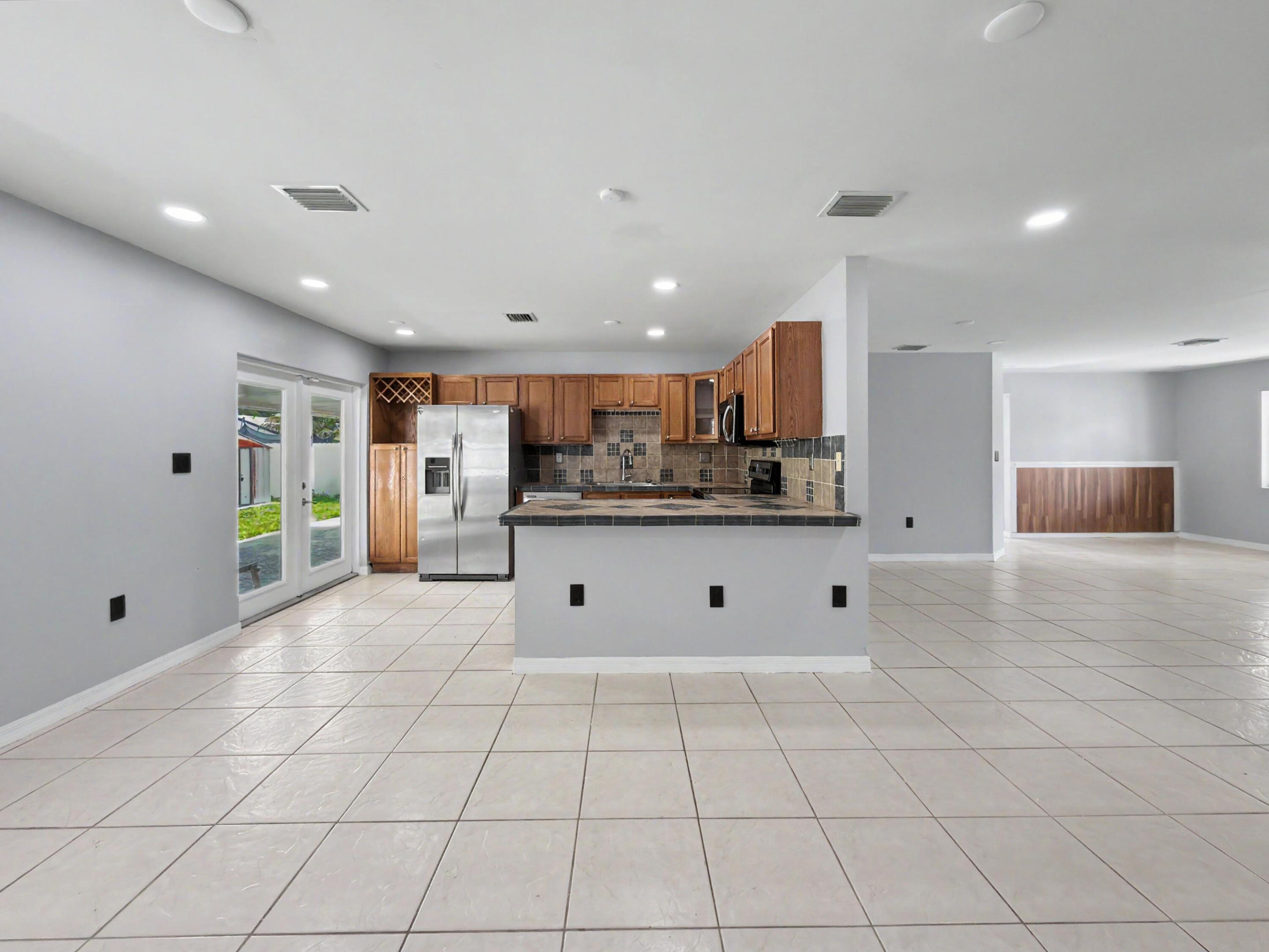 PRINCETON SQUARE SUB - Residential Lease