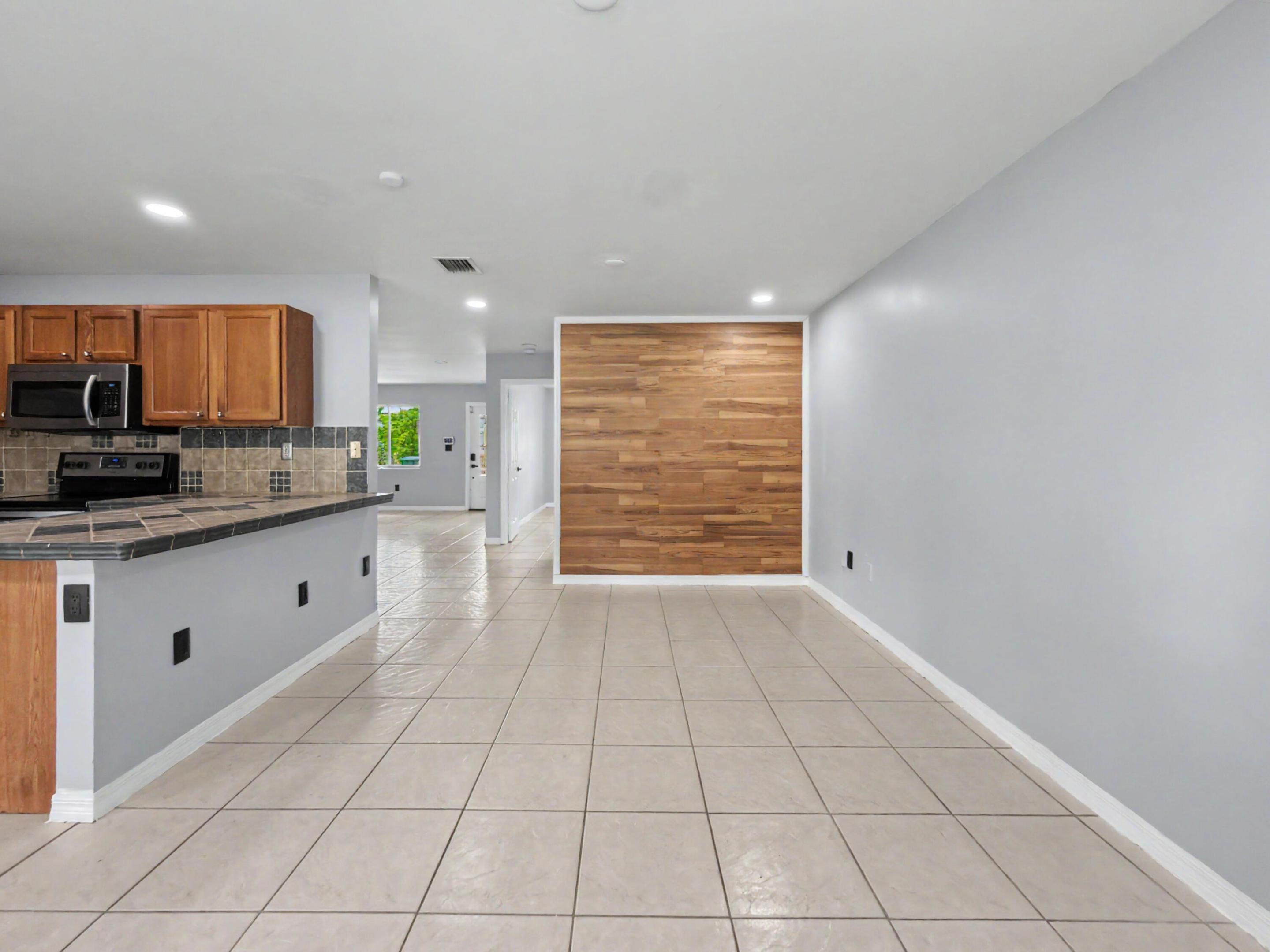 PRINCETON SQUARE SUB - Residential Lease