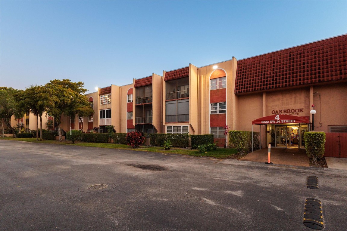 OAKBROOK IV V VI VII CONDO - Residential
