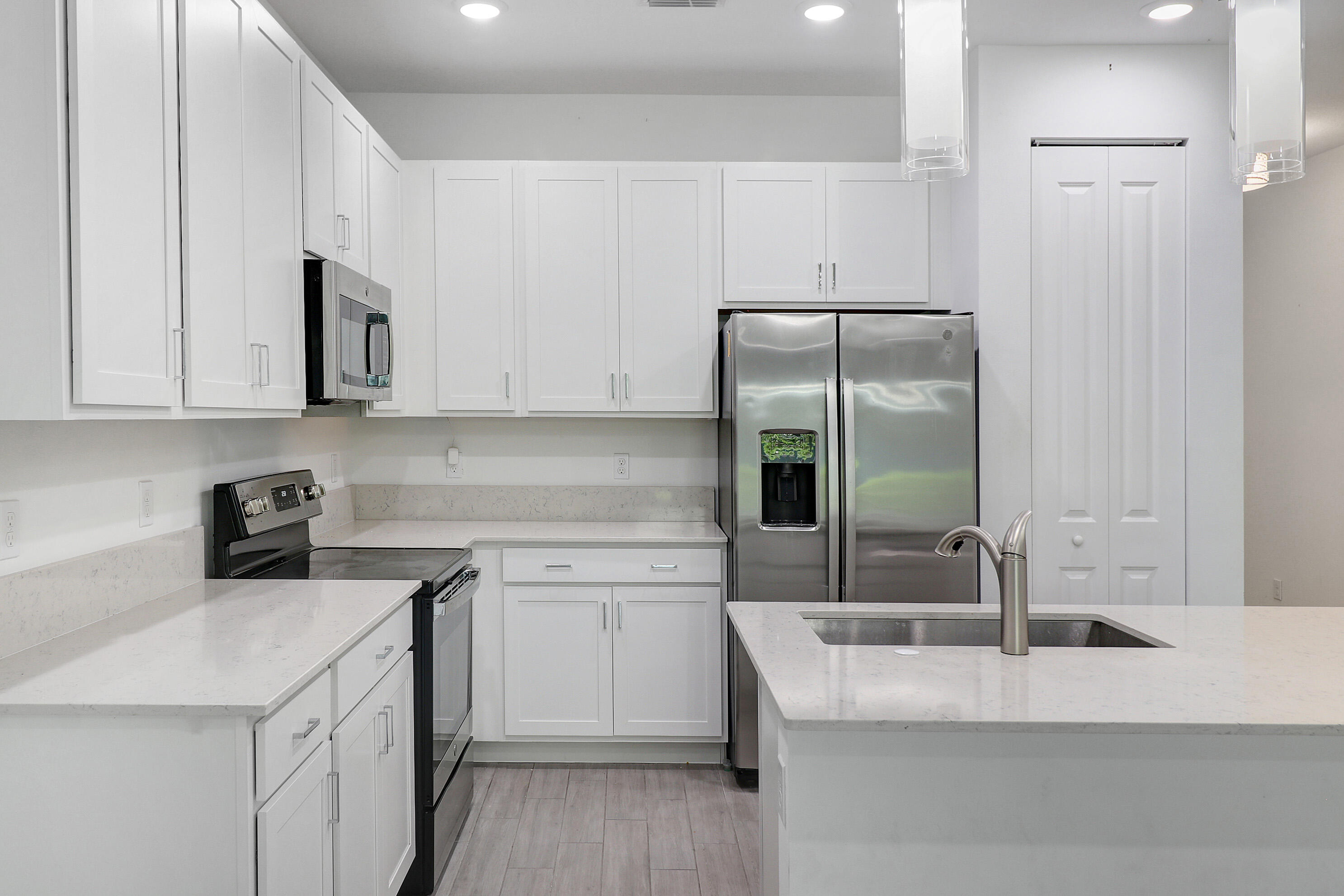 AVALON TRAILS AT VILLAGES OF ORIOLE PUD - Residential