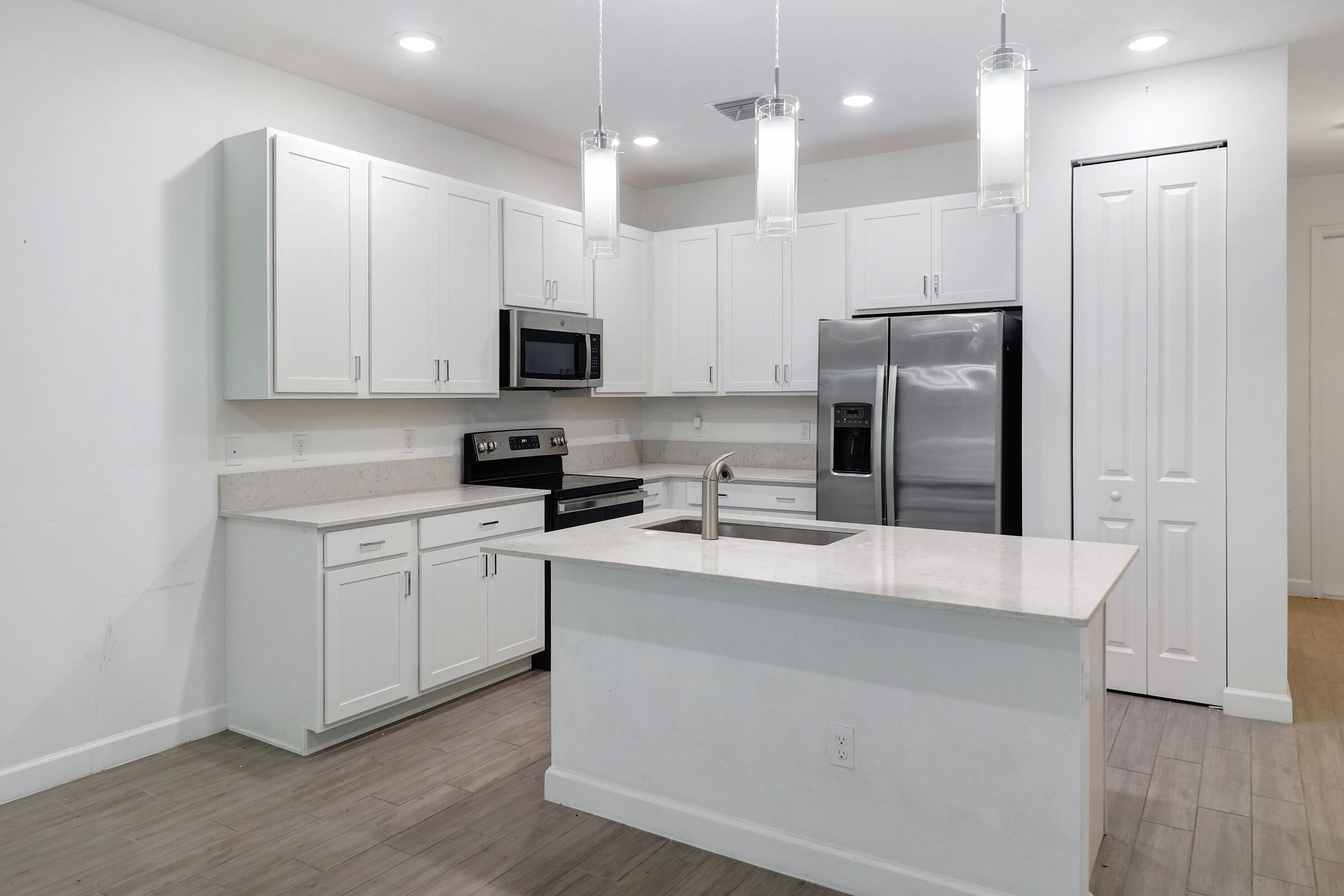 AVALON TRAILS AT VILLAGES OF ORIOLE PUD - Residential