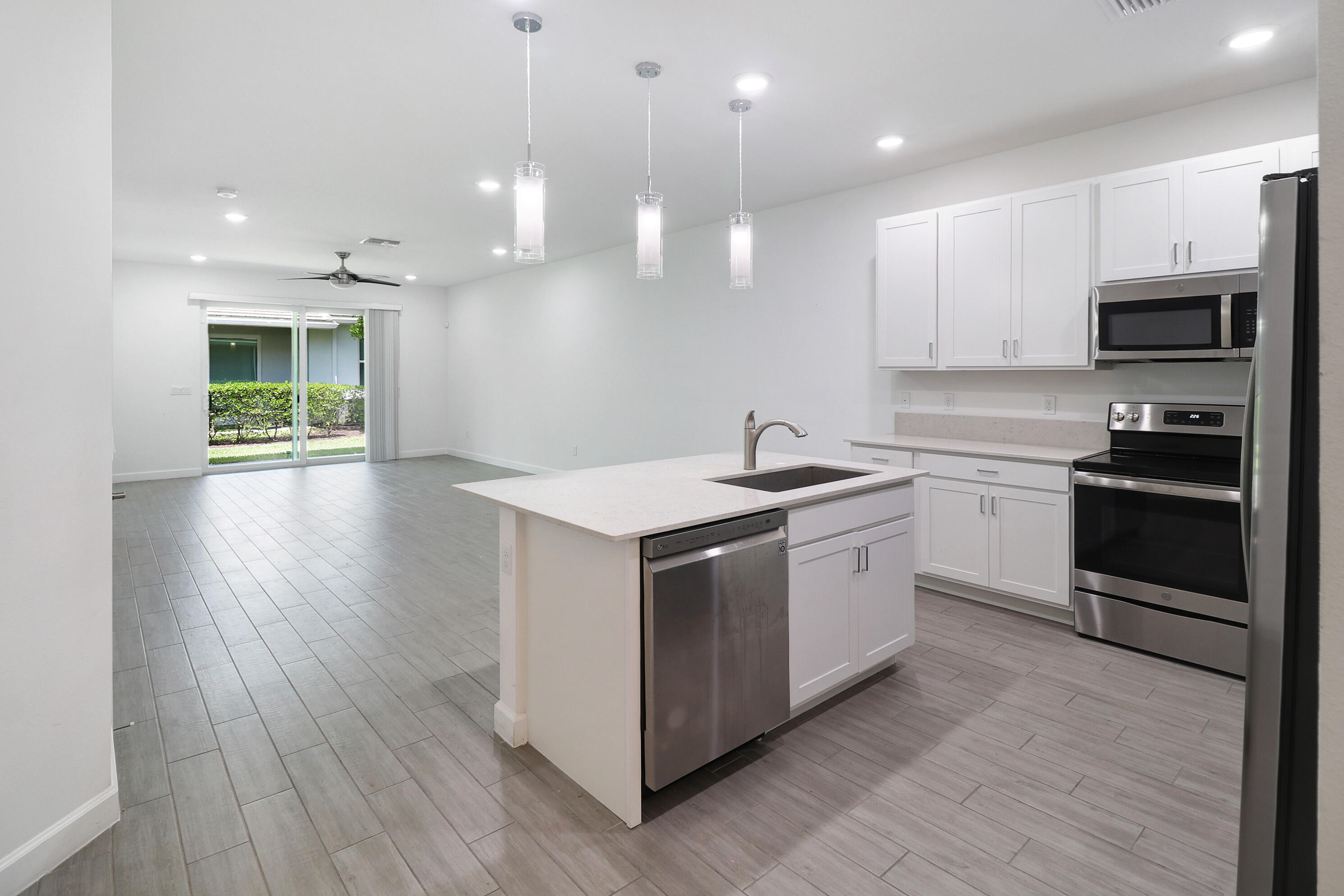 AVALON TRAILS AT VILLAGES OF ORIOLE PUD - Residential