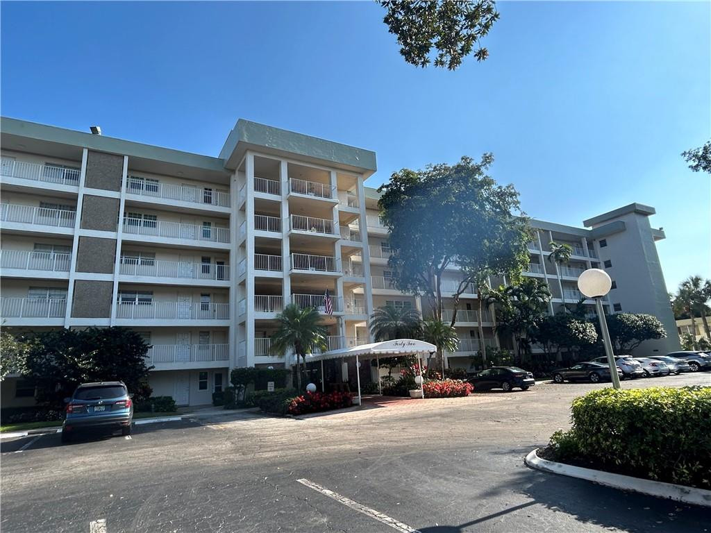 NO 42 PALM-AIRE COUNTRY CLUB - Residential Lease