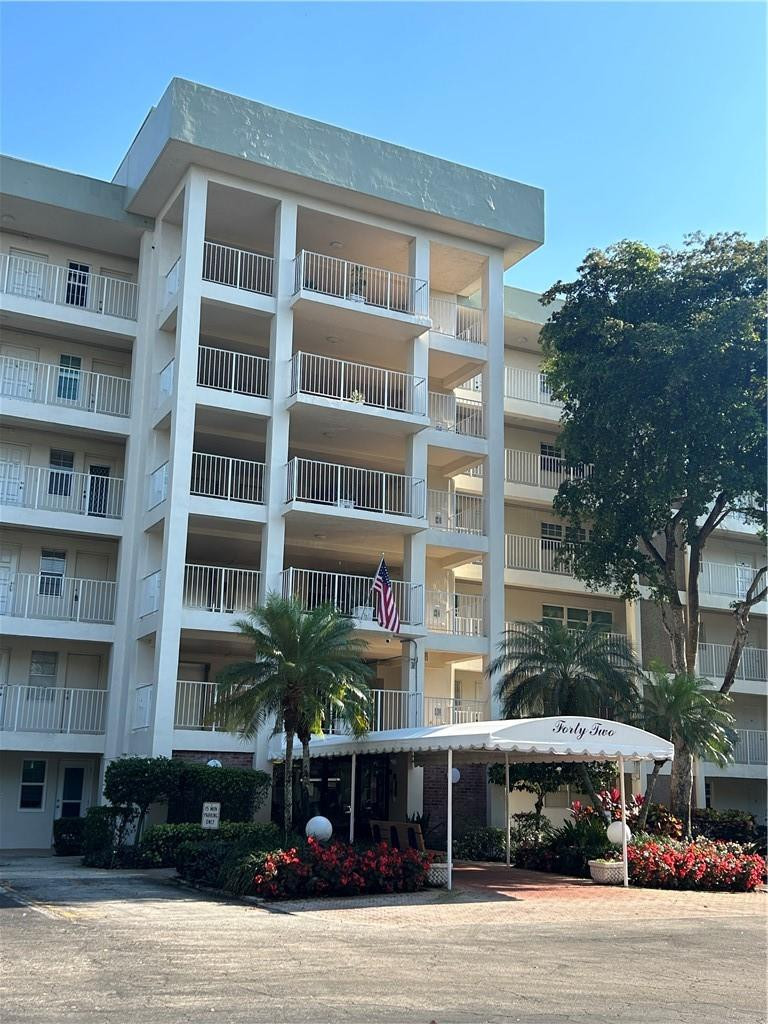 NO 42 PALM-AIRE COUNTRY CLUB - Residential Lease