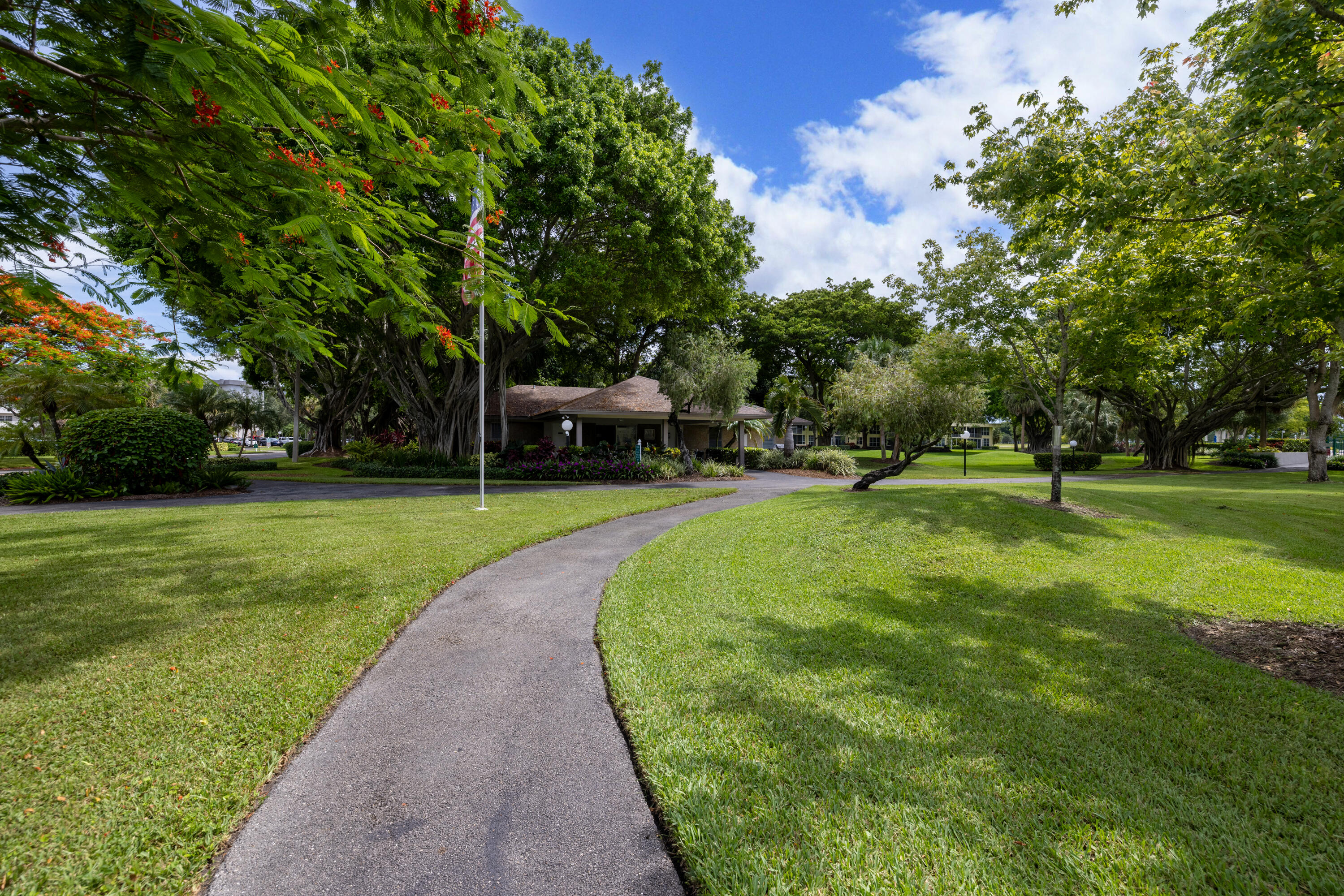 NO 61 PALM-AIRE COUNTRY CLUB - Residential Lease