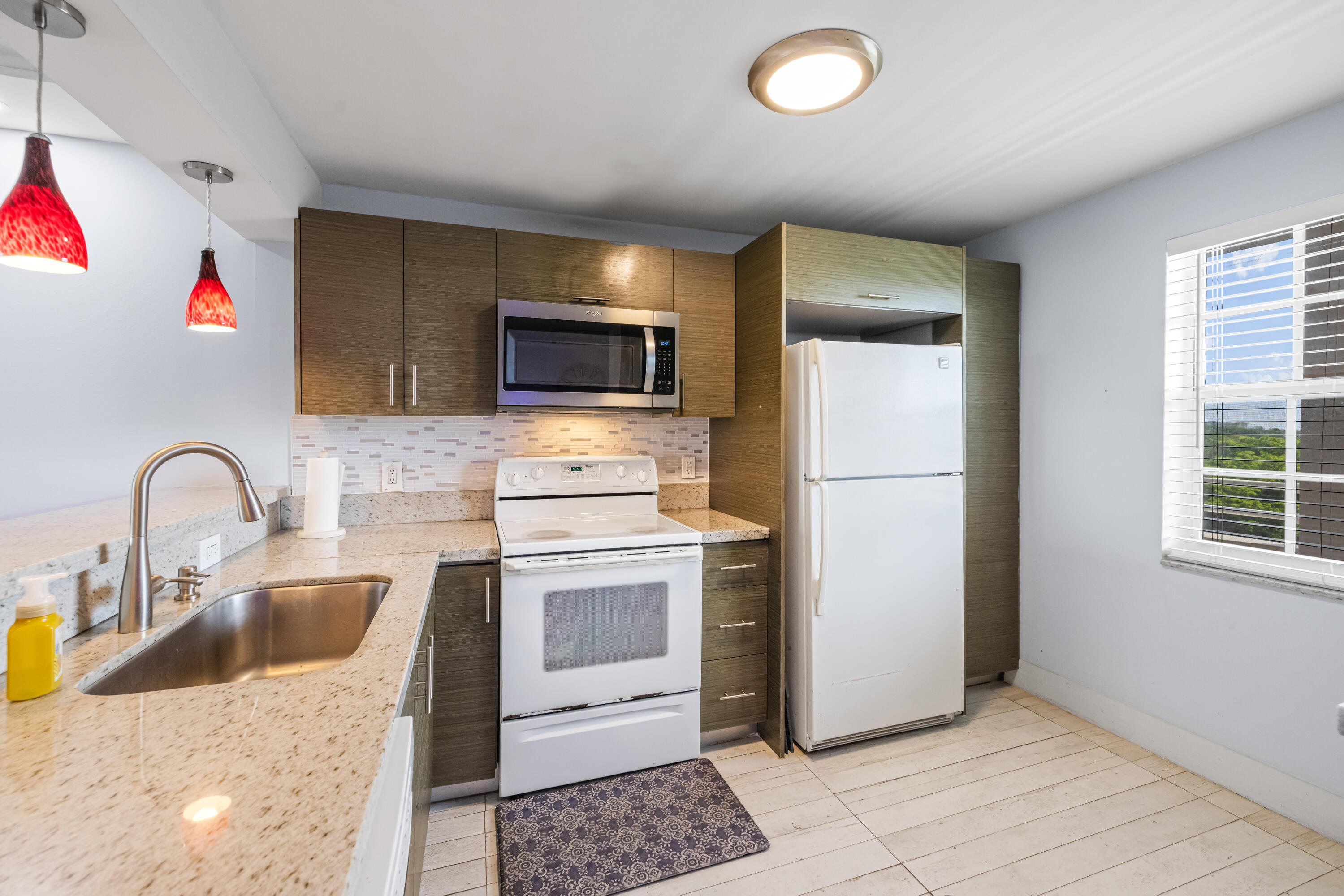 NO 61 PALM-AIRE COUNTRY CLUB - Residential Lease